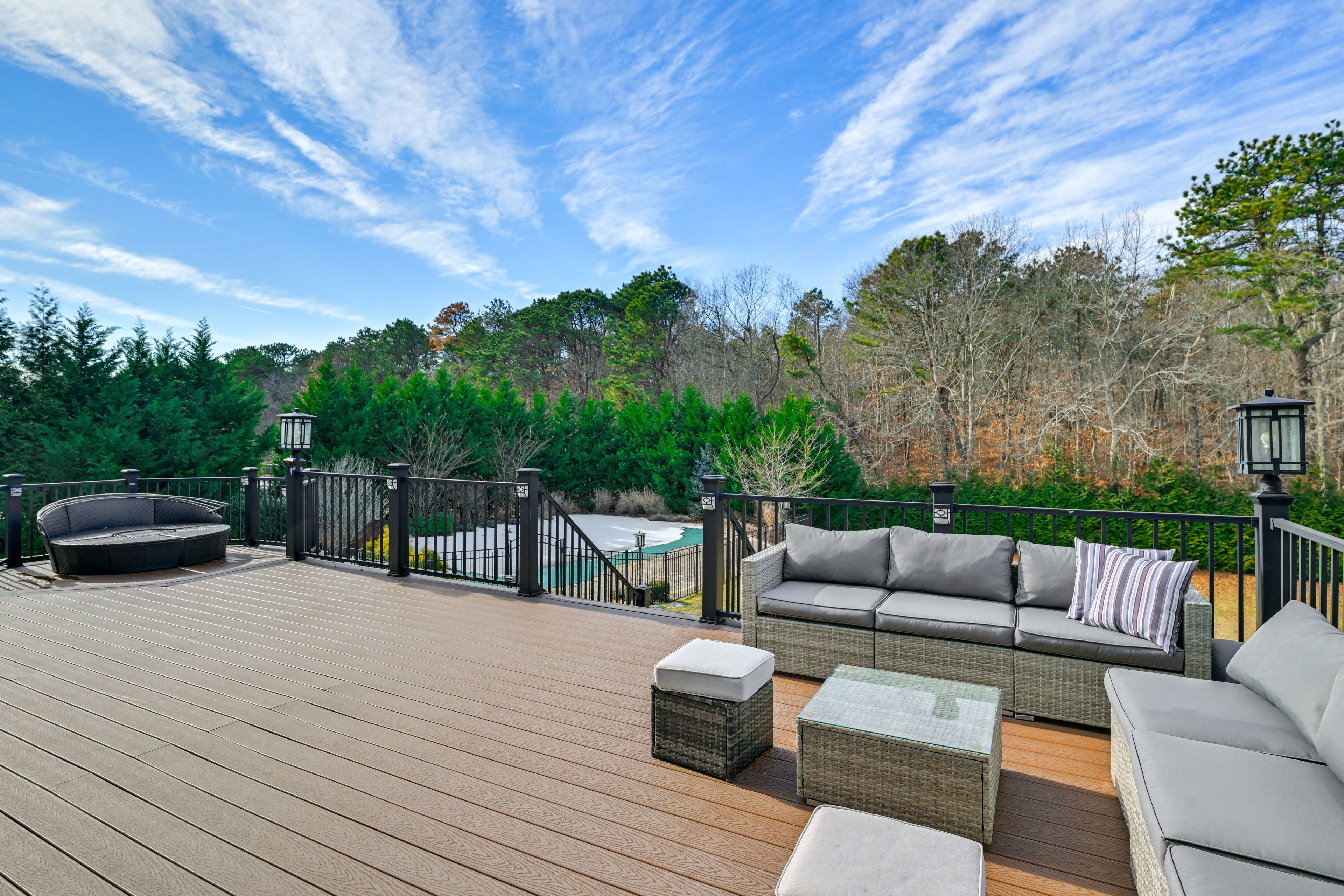 Deck | 2-Story Home