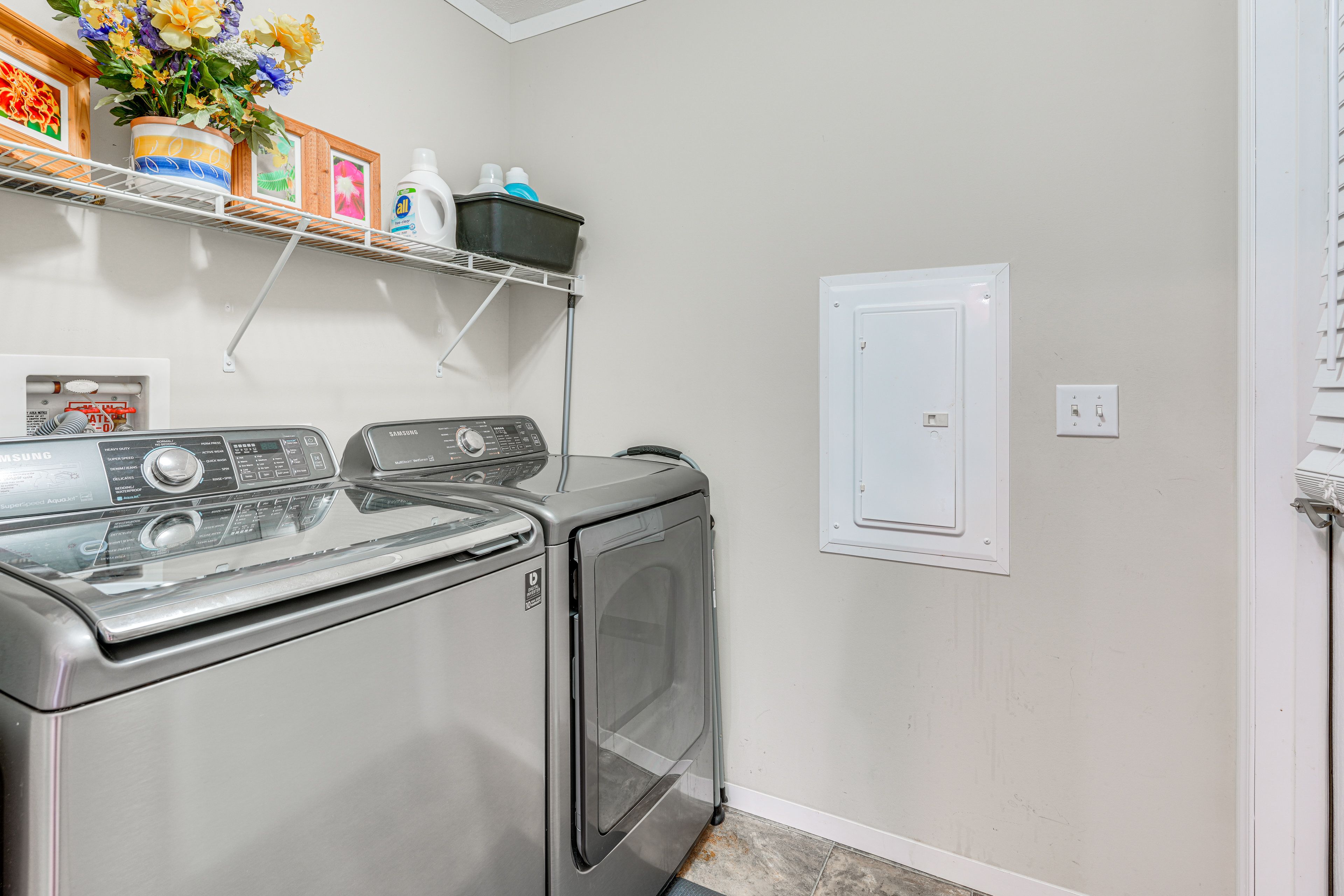 Laundry Room | Washer & Dryer
