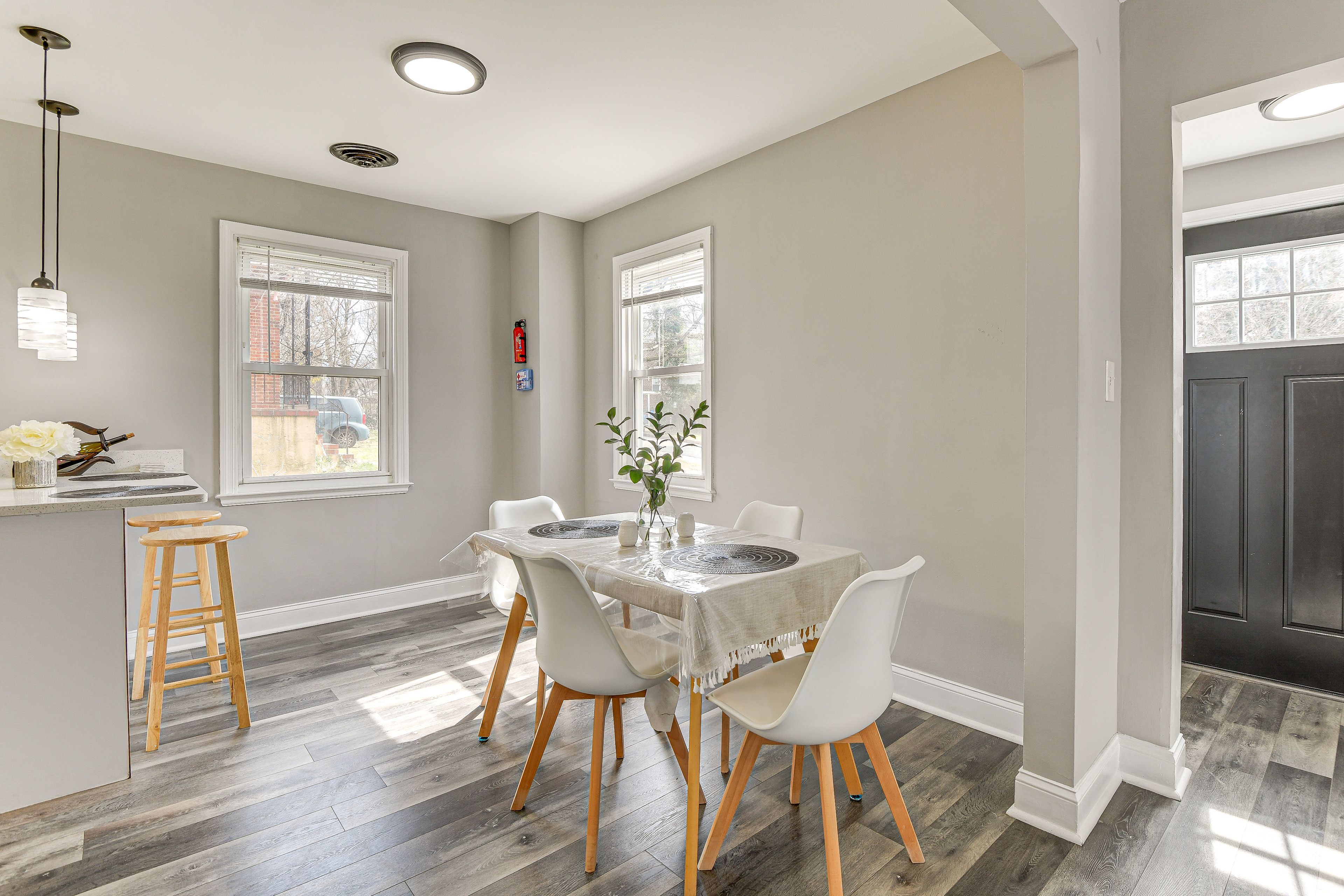 Dining Area | Dishware/Flatware Provided | 1st Floor