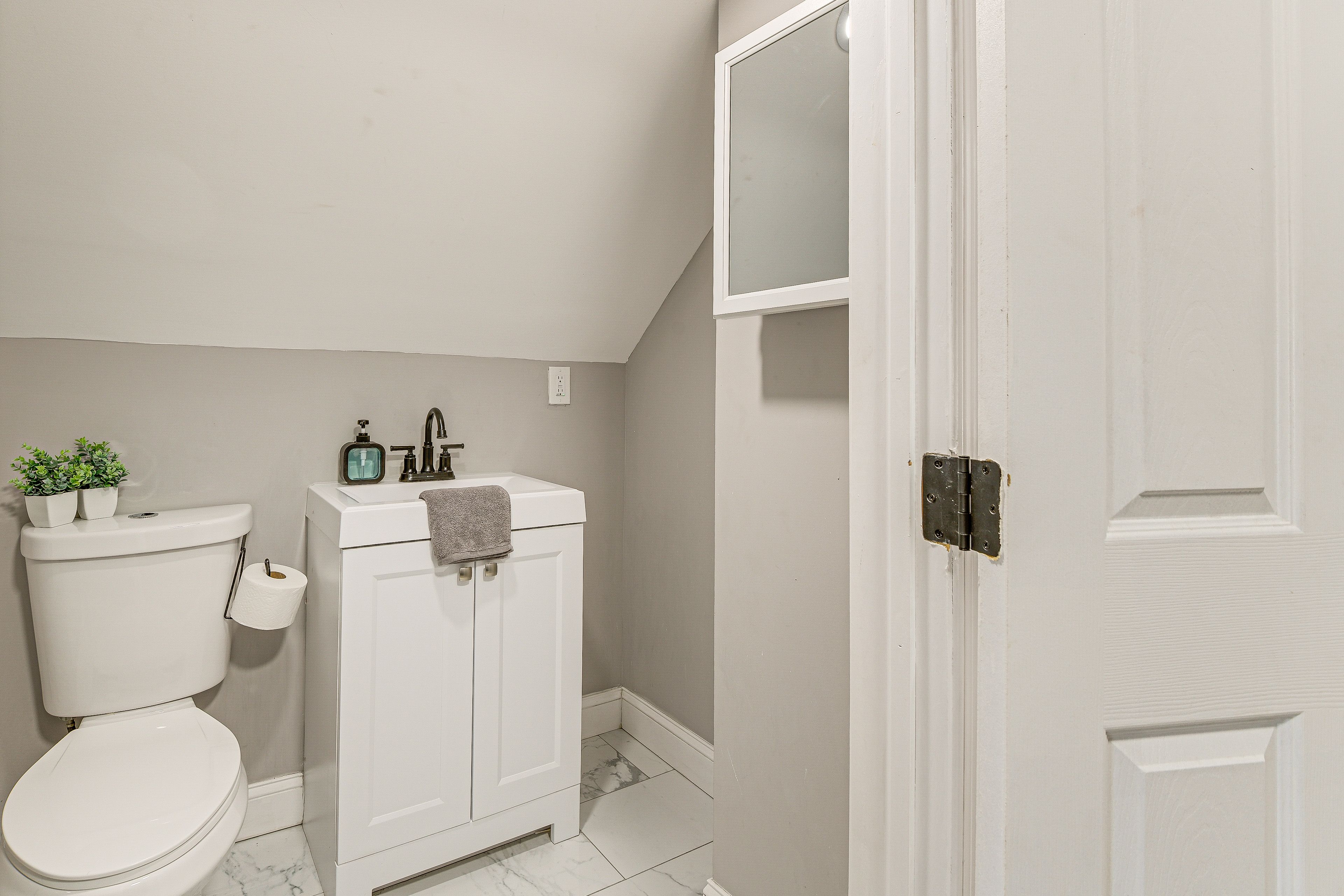 Full Bathroom | Shower | 2nd Floor