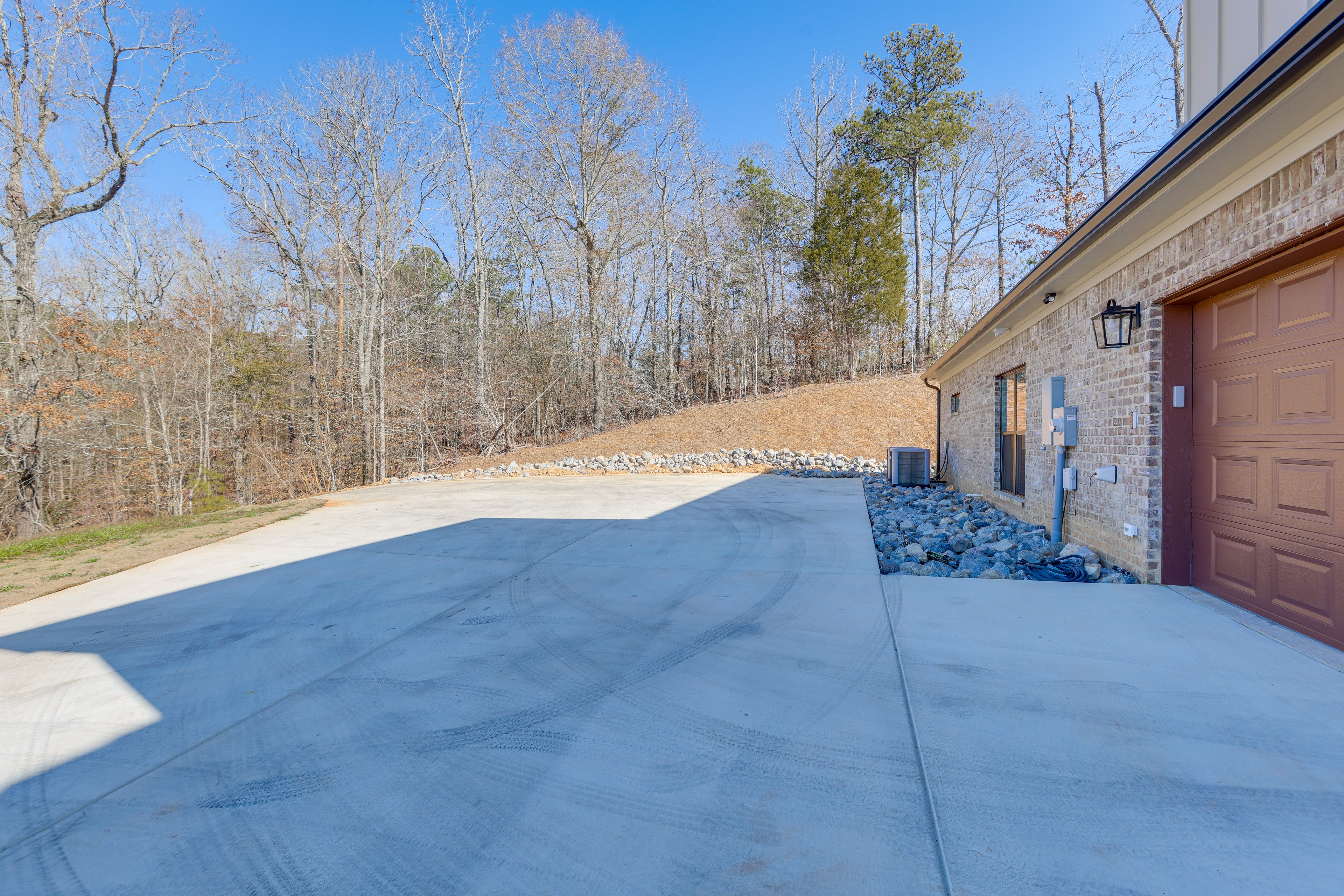 Parking | Driveway (4 Vehicles) | No Garage Access