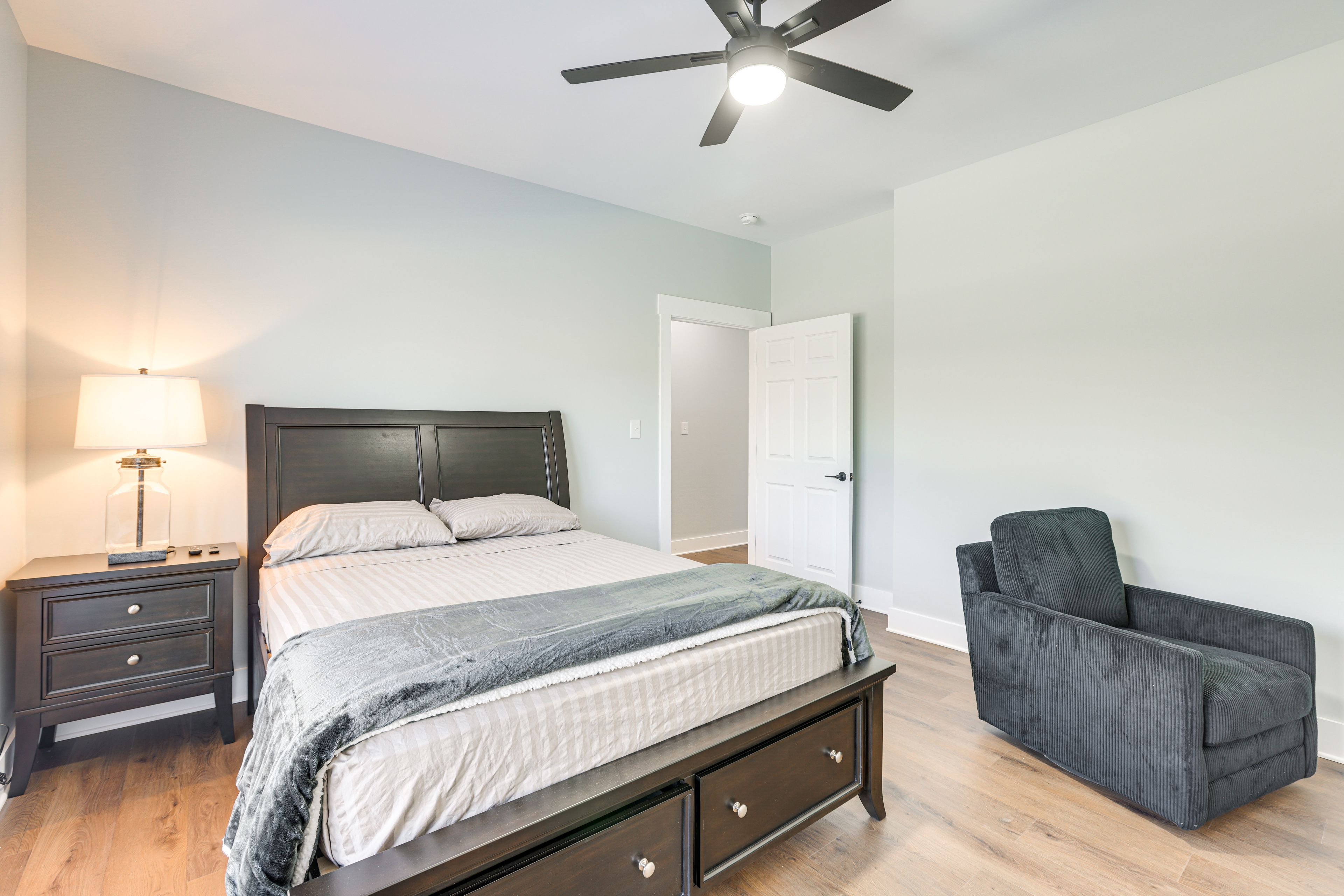 Bedroom 1 | Queen Bed | 1st Floor