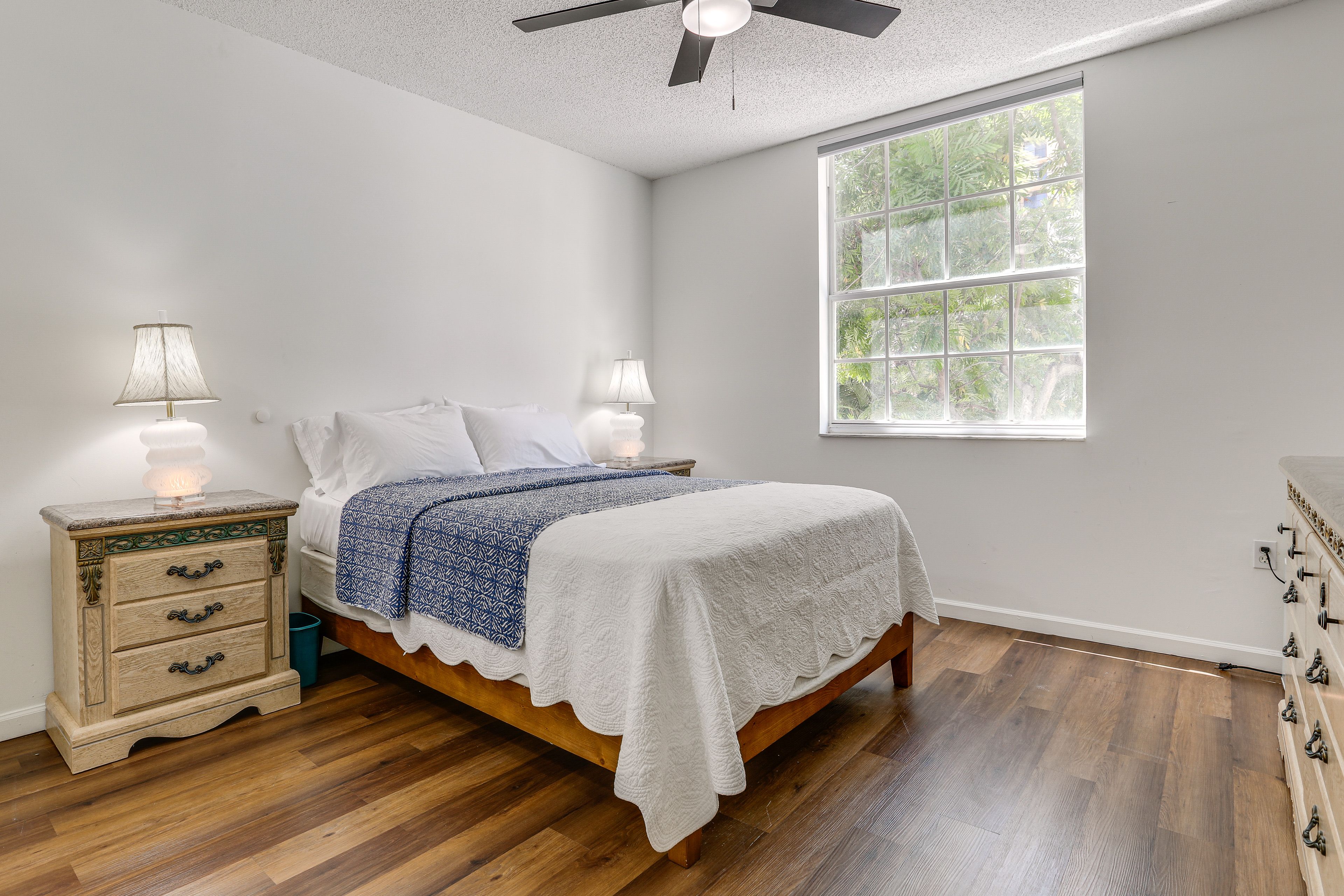 Bedroom 1 | Queen Bed | En-Suite Bathroom