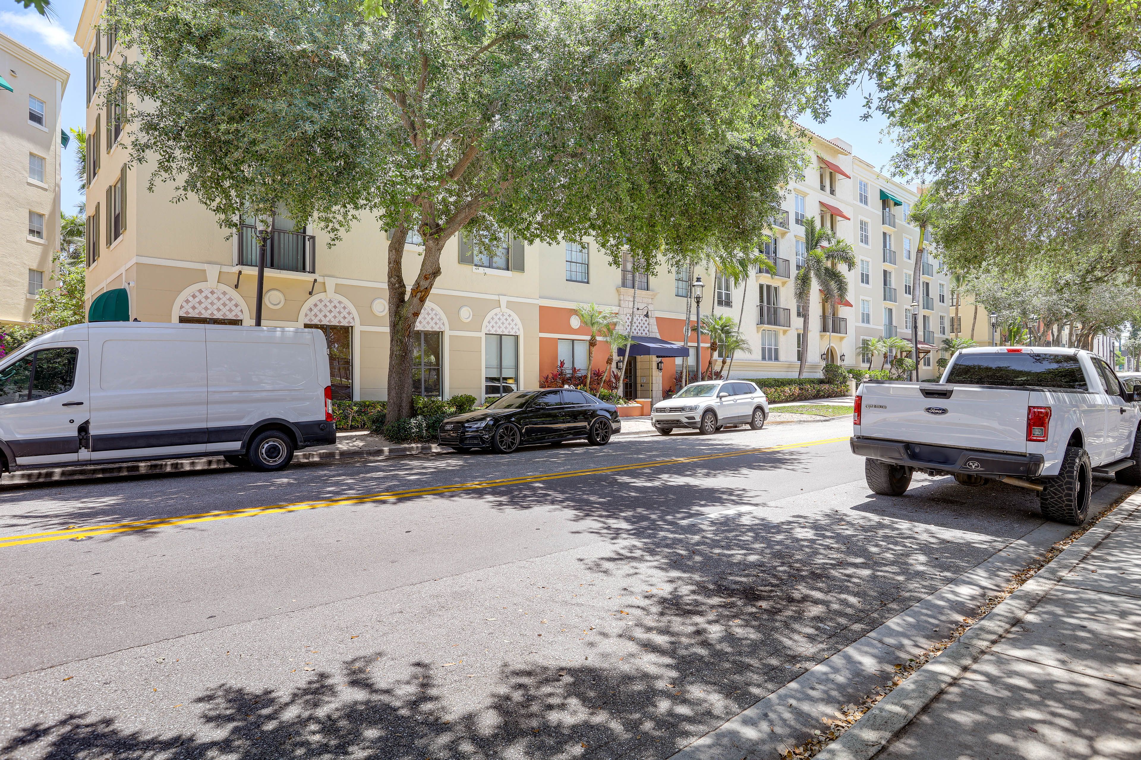 Parking | Community Garage (1 Vehicle)