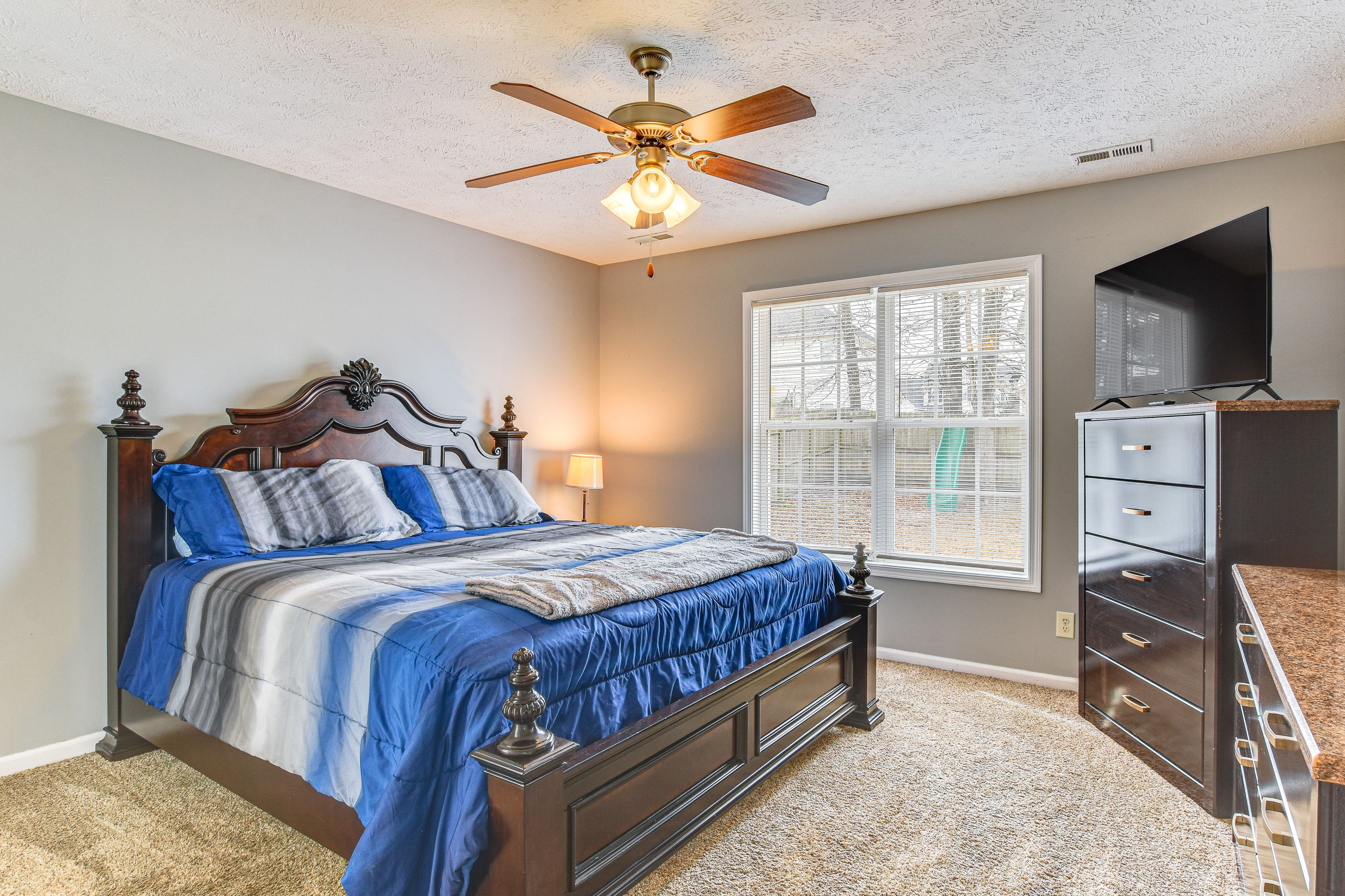 Bedroom 1 | King Bed