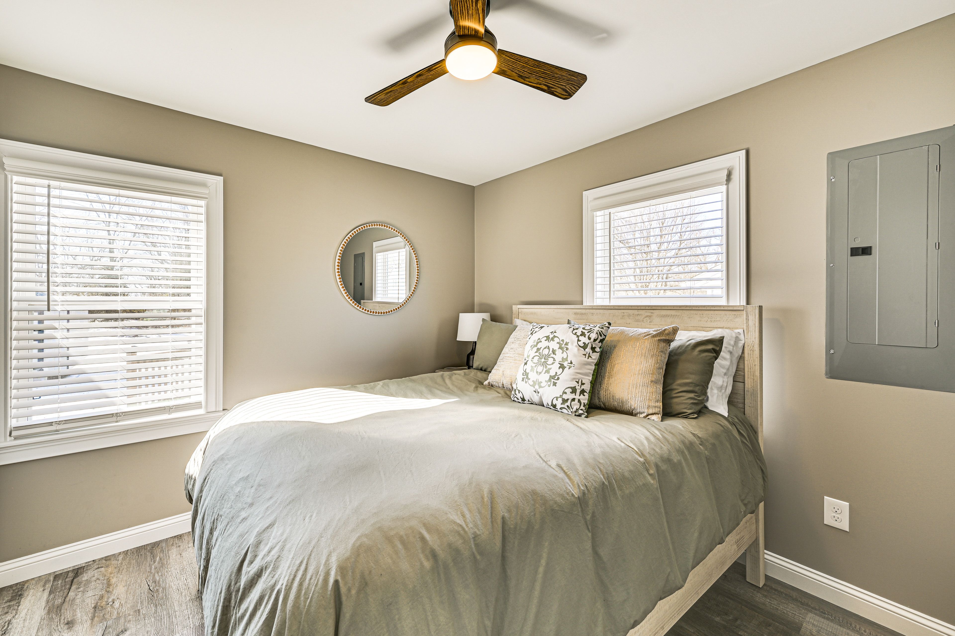 Bedroom 2 | Queen Bed