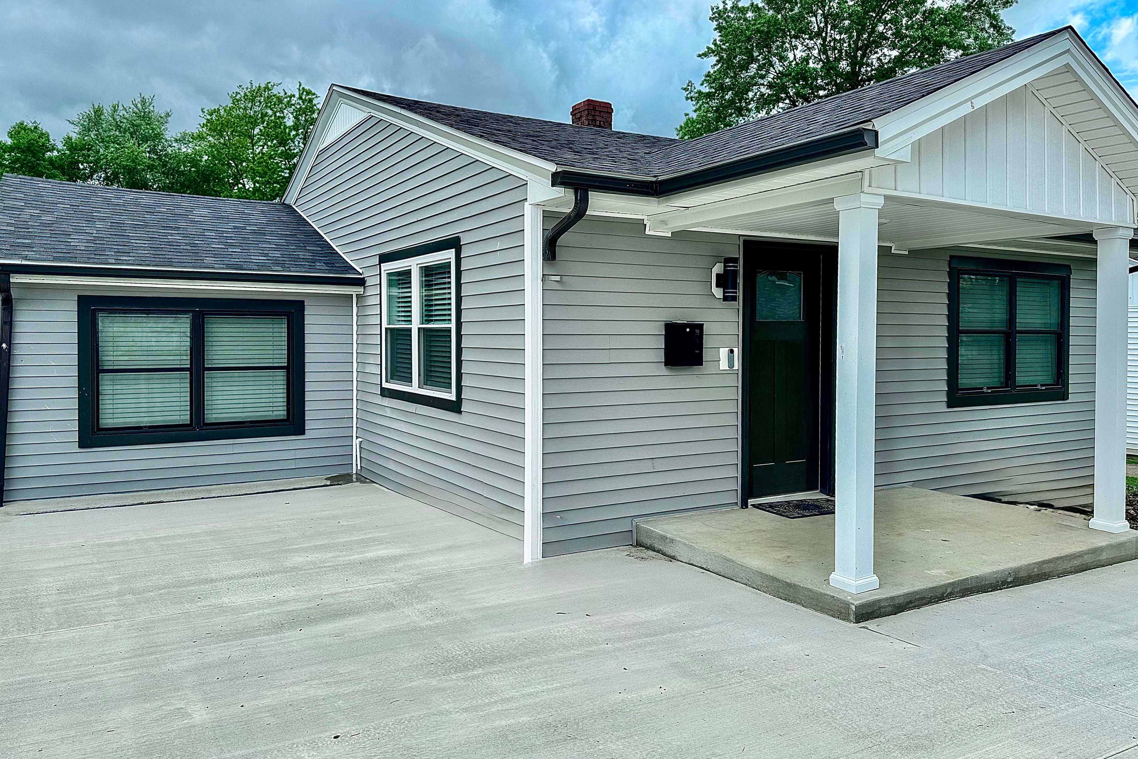 Parking | Driveway (4 Vehicles)