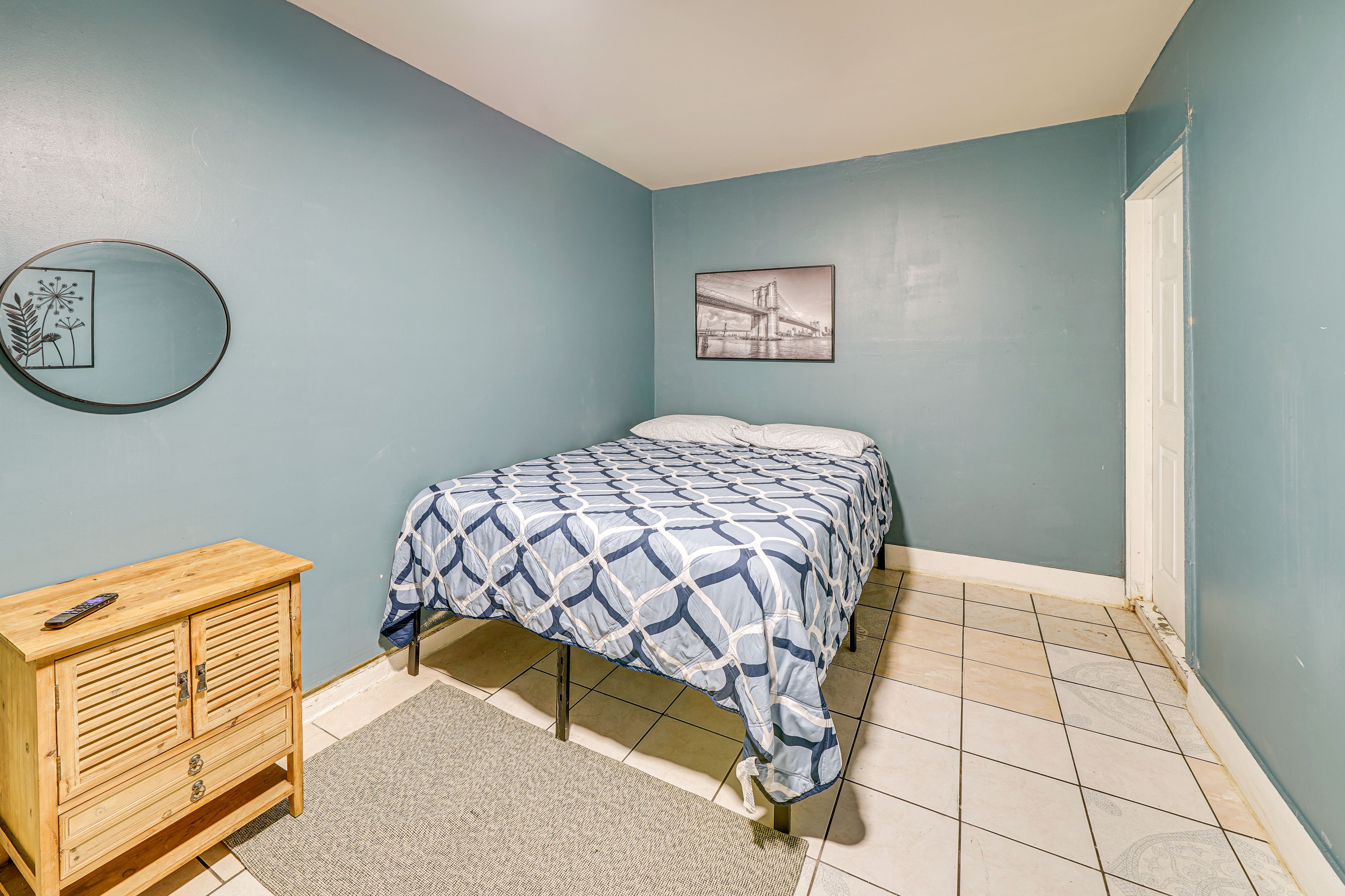 Bedroom 4 | Queen Bed | Smart TV