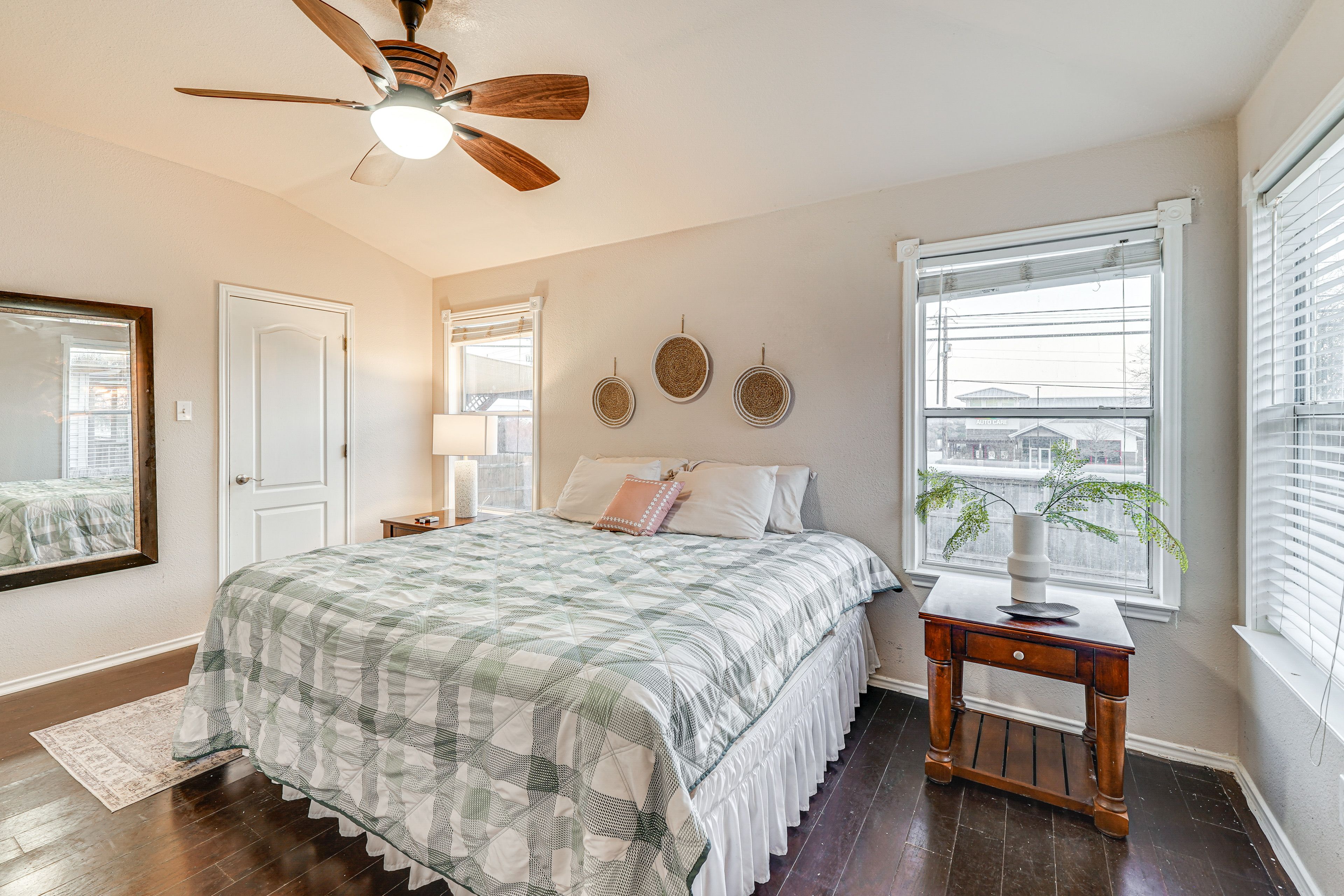 Bedroom 1 | King Bed | Smart TV