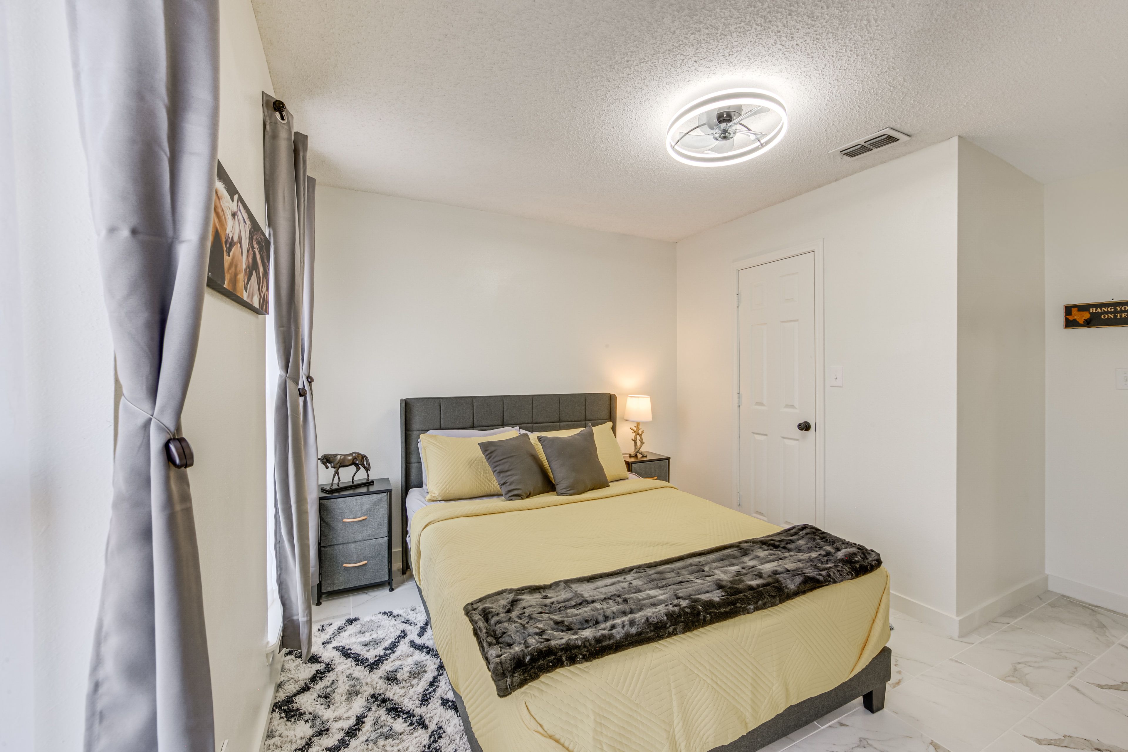 Bedroom 3 | Queen Bed