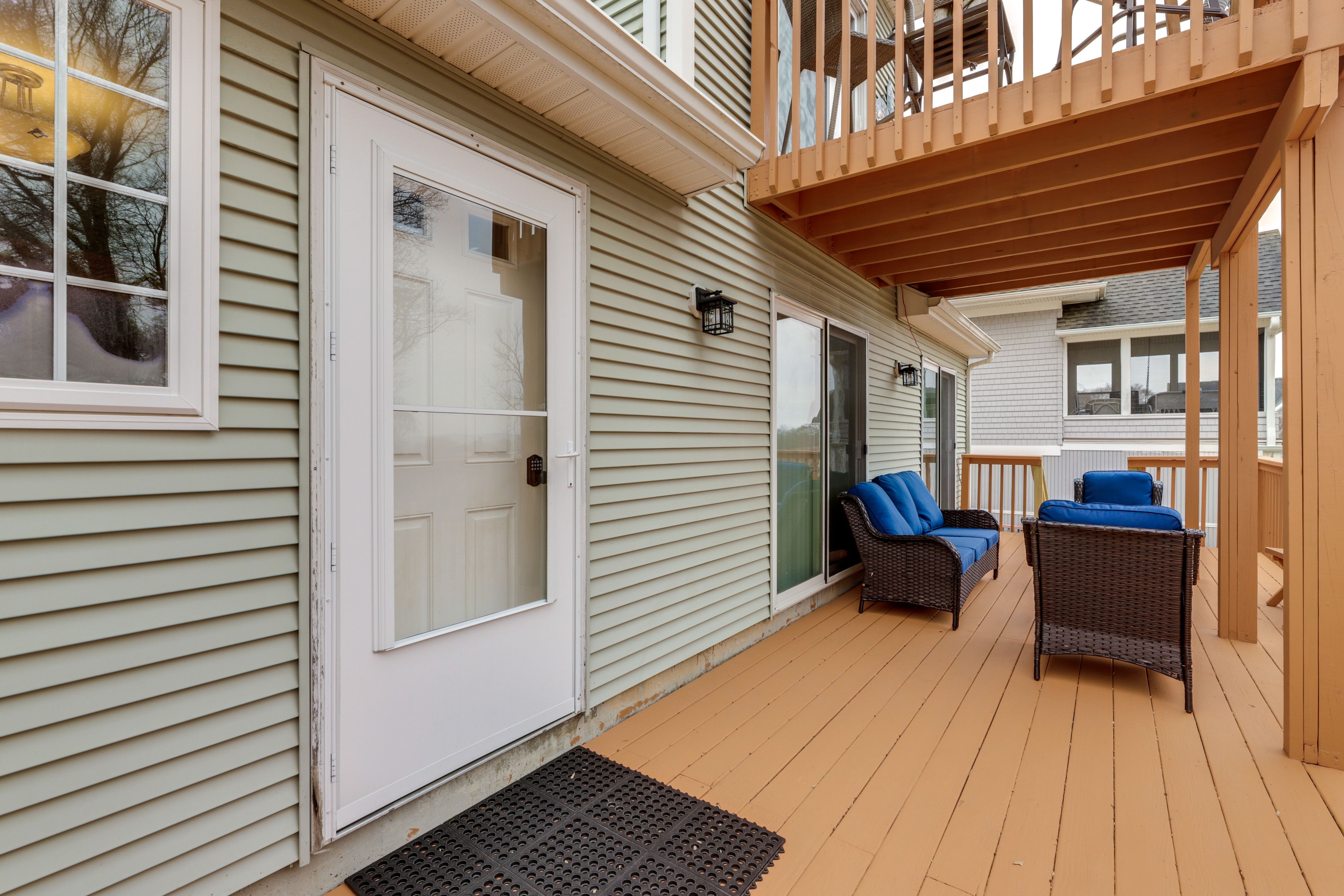 Private Deck | Keyless Entry