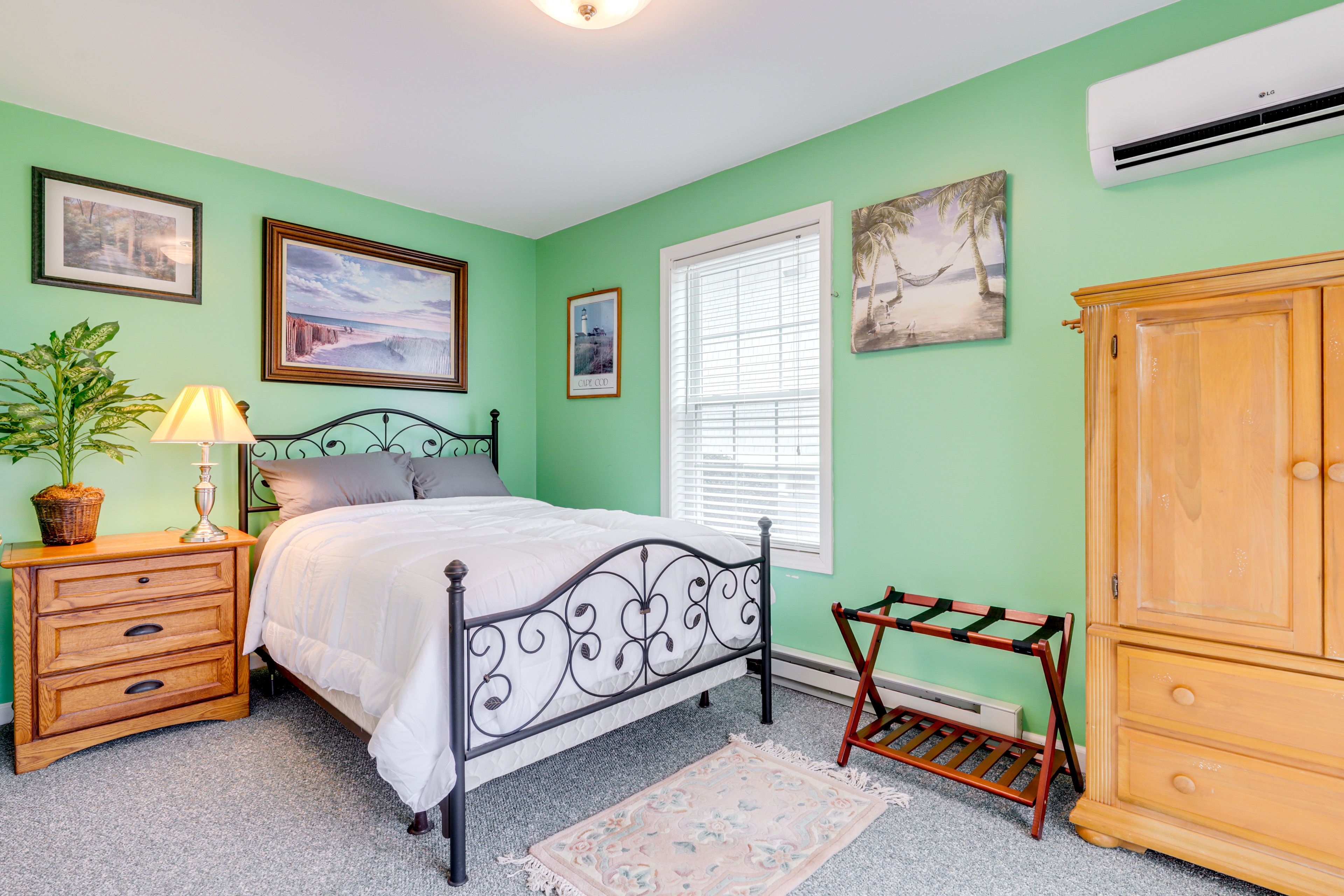 Bedroom | Full Bed | Linens Provided