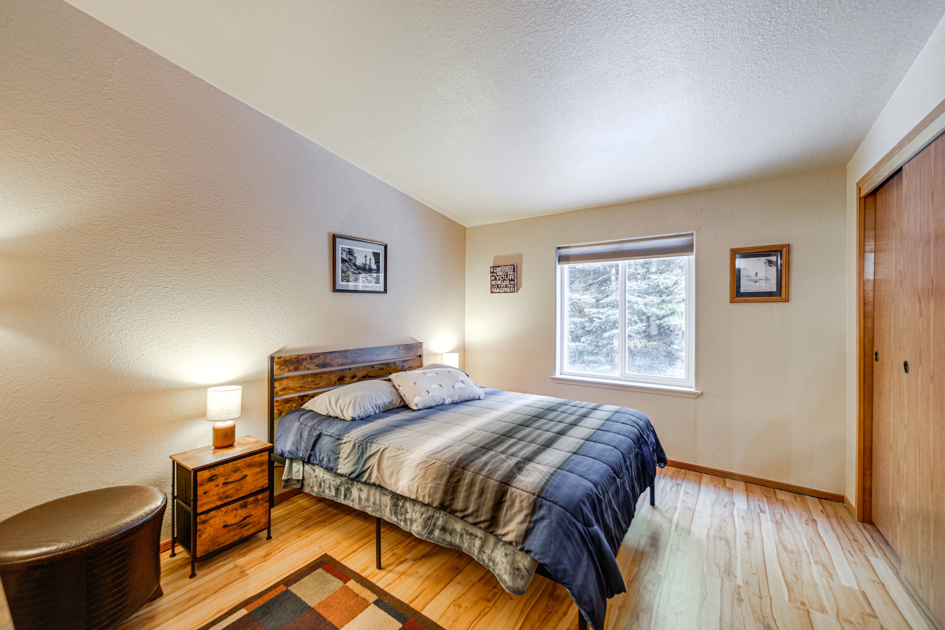 Bedroom 2 | Queen Bed
