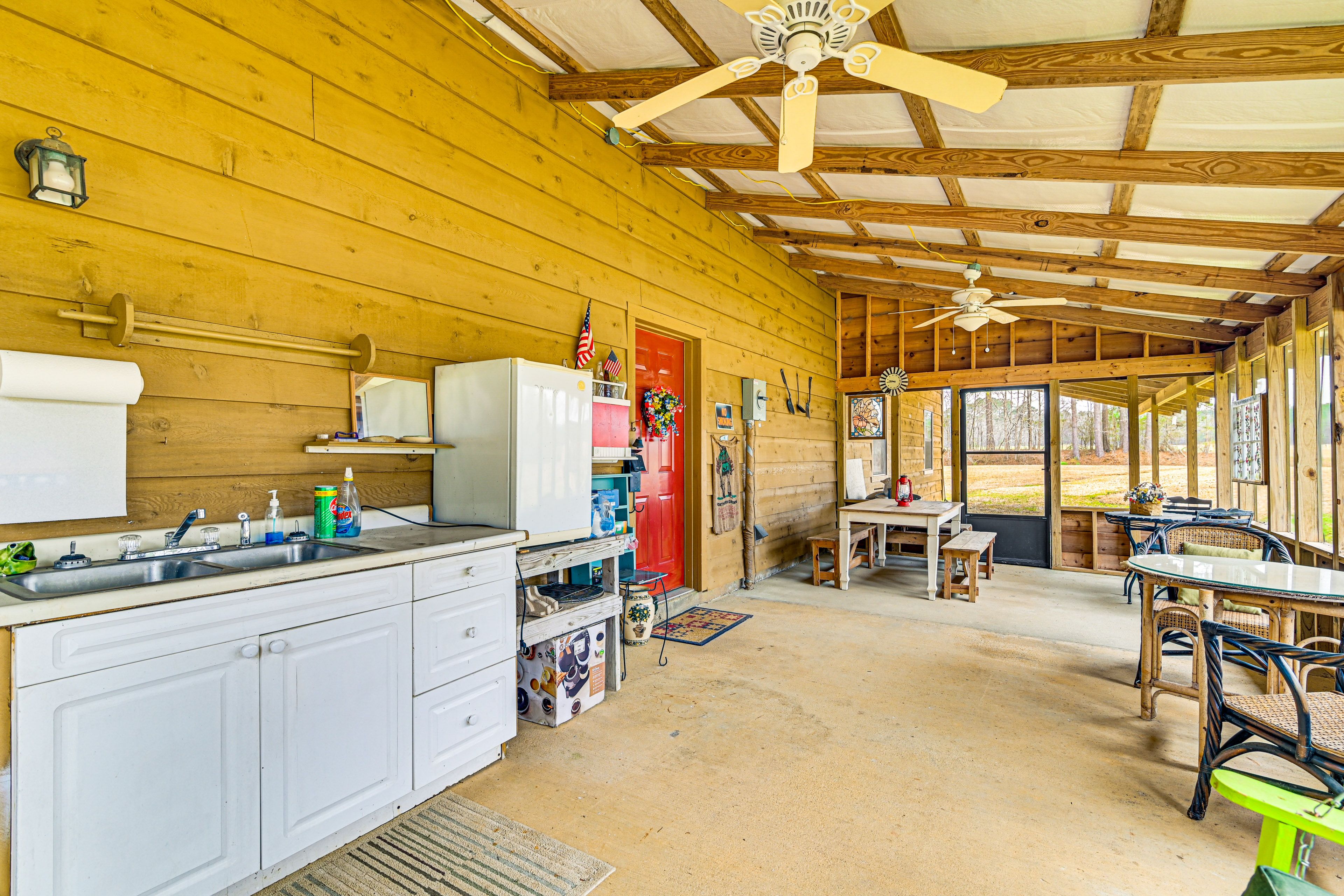 Exterior | Screened-In Porch | Outdoor Sink | Mini Fridge
