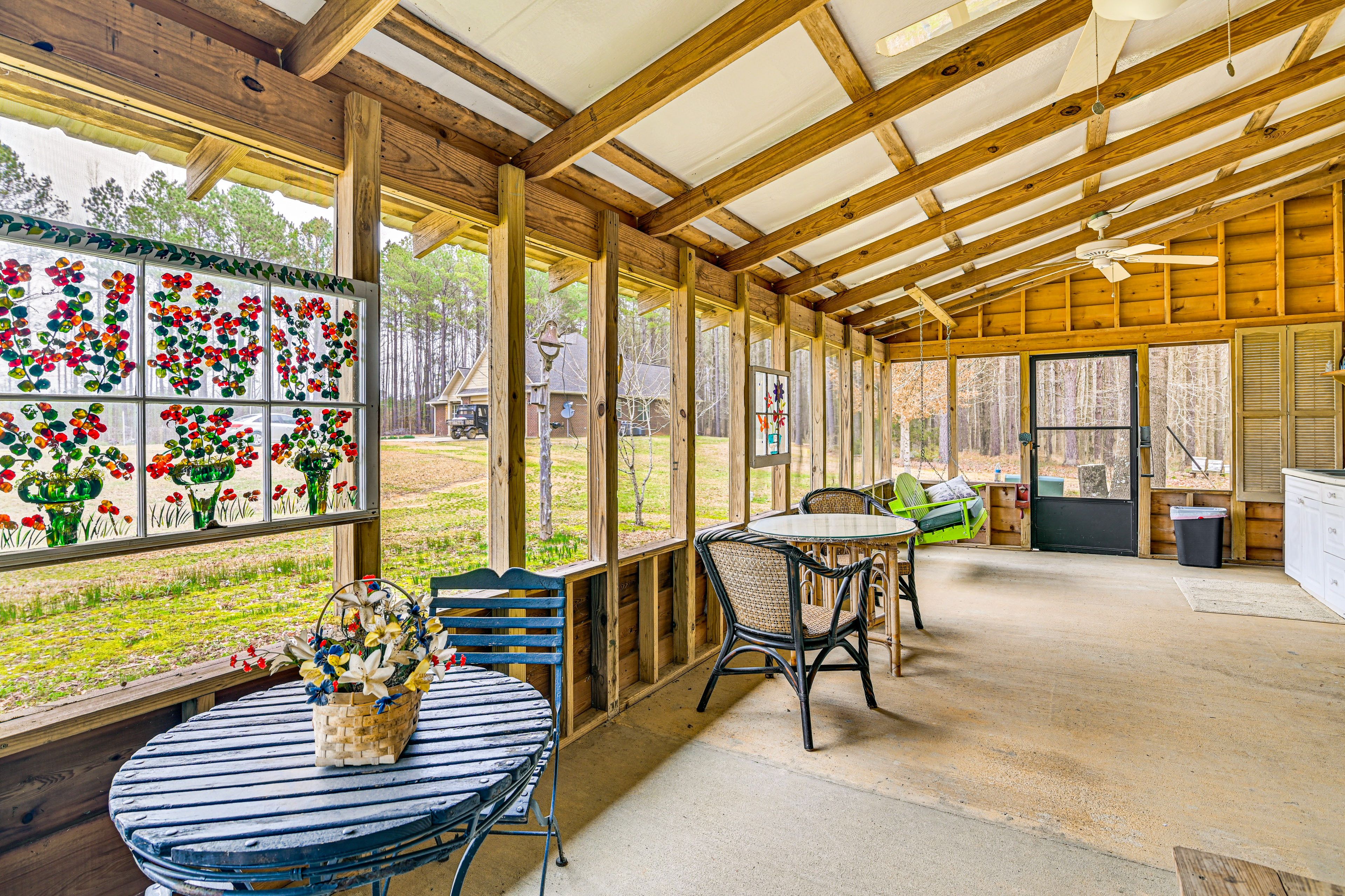 Exterior | Screened-In Porch | Outdoor Dining Areas