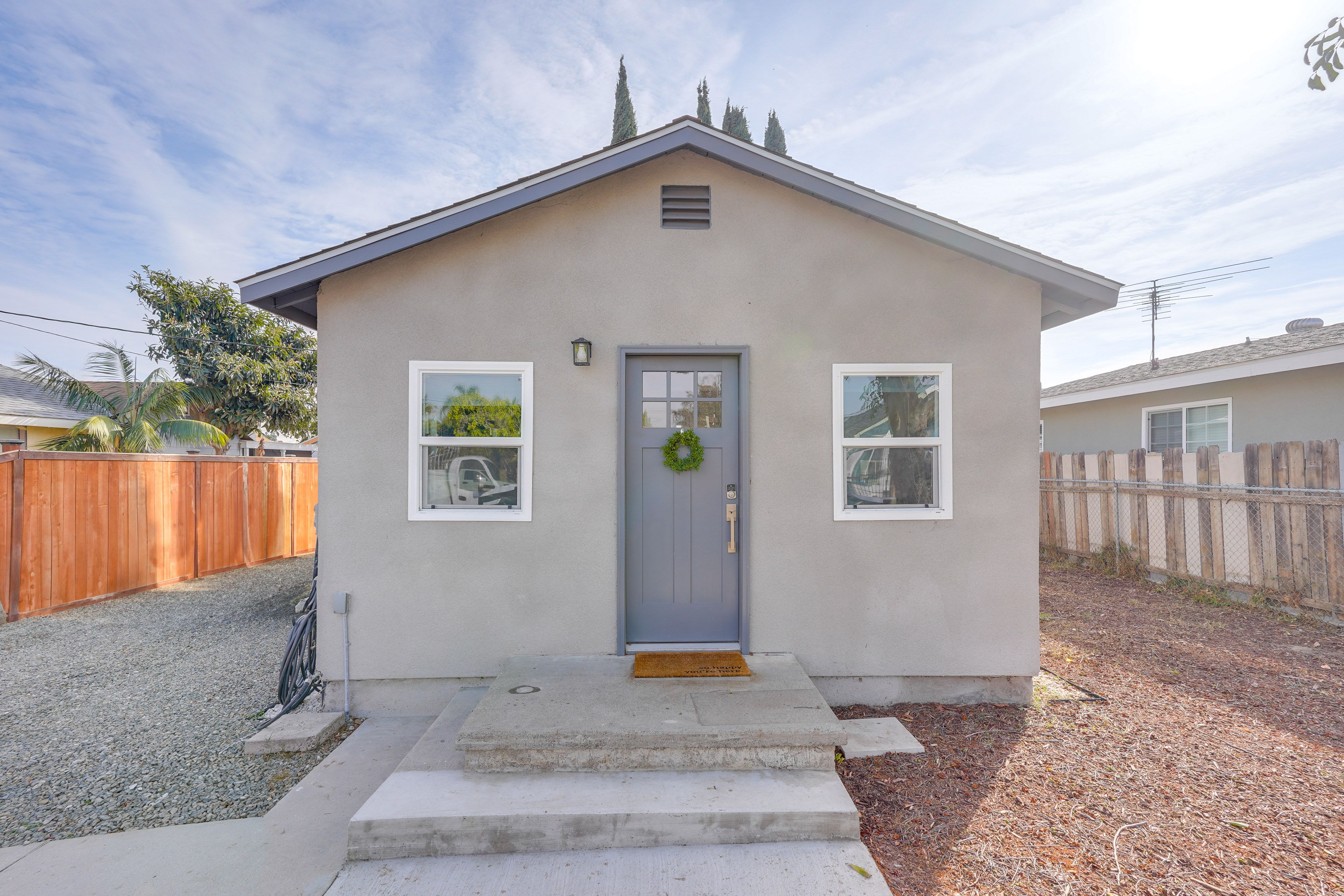 Property Exterior | Single-Story Apartment