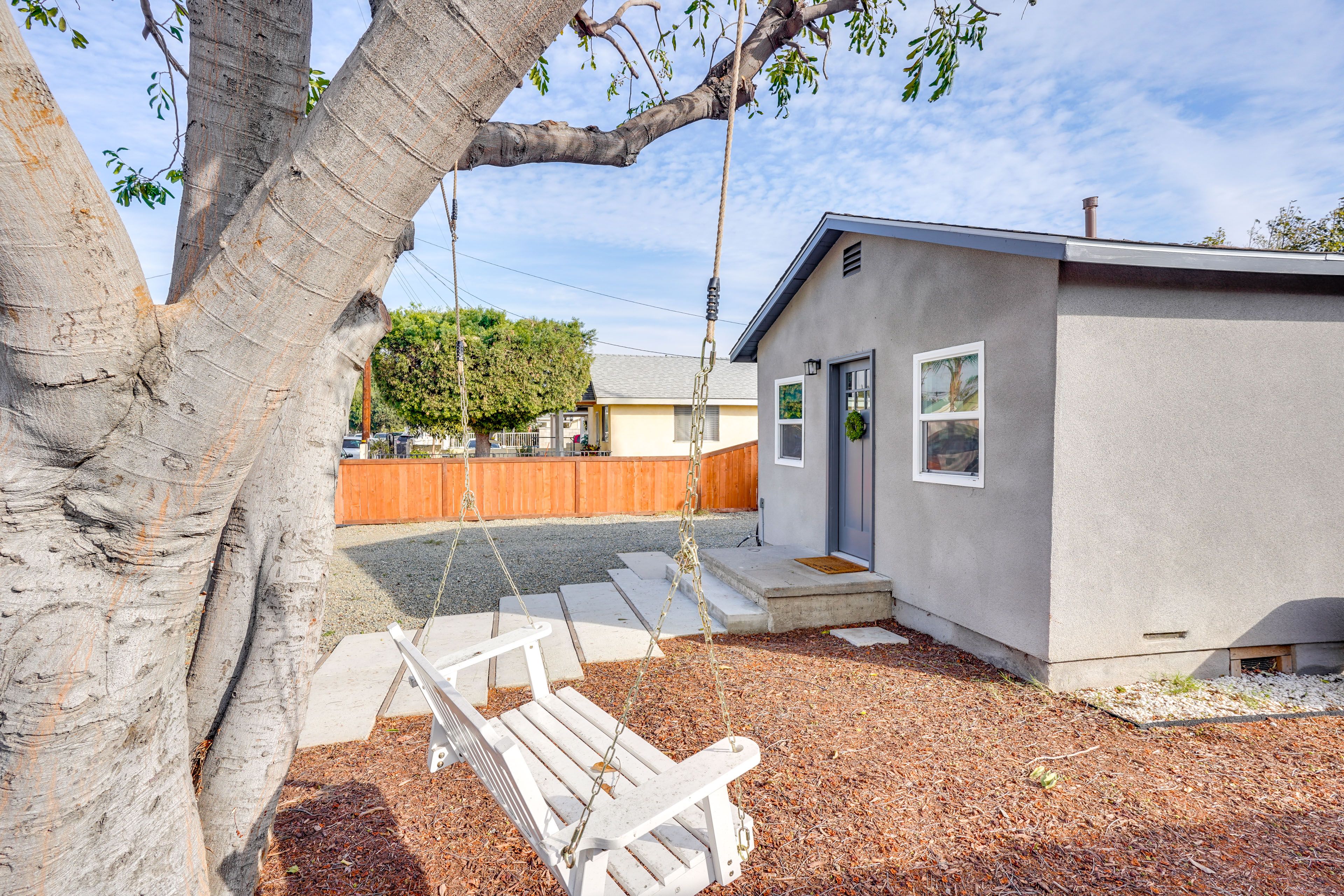 Shared Yard | Swing