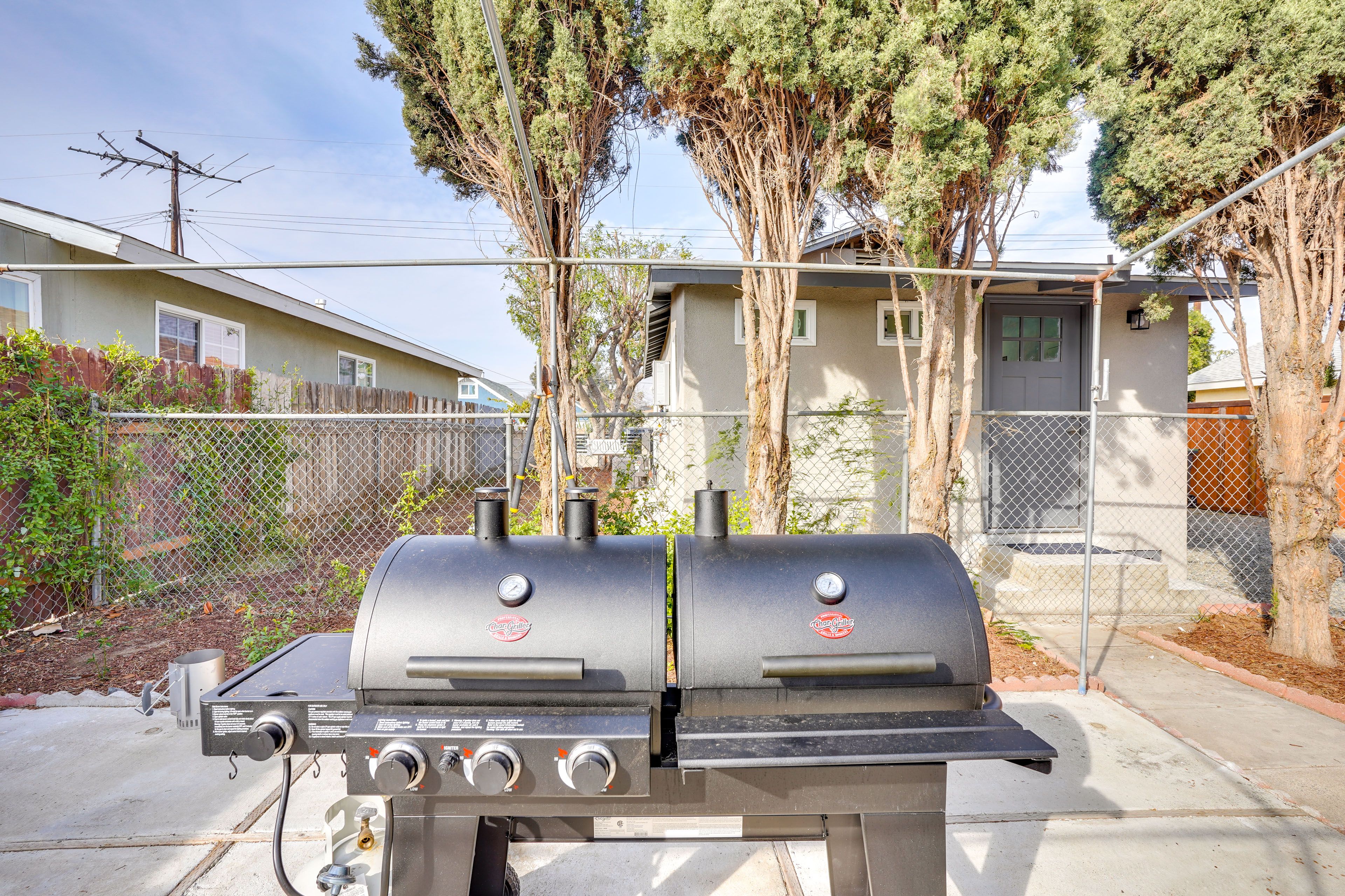 Shared Patio | Gas/Charcoal Grill