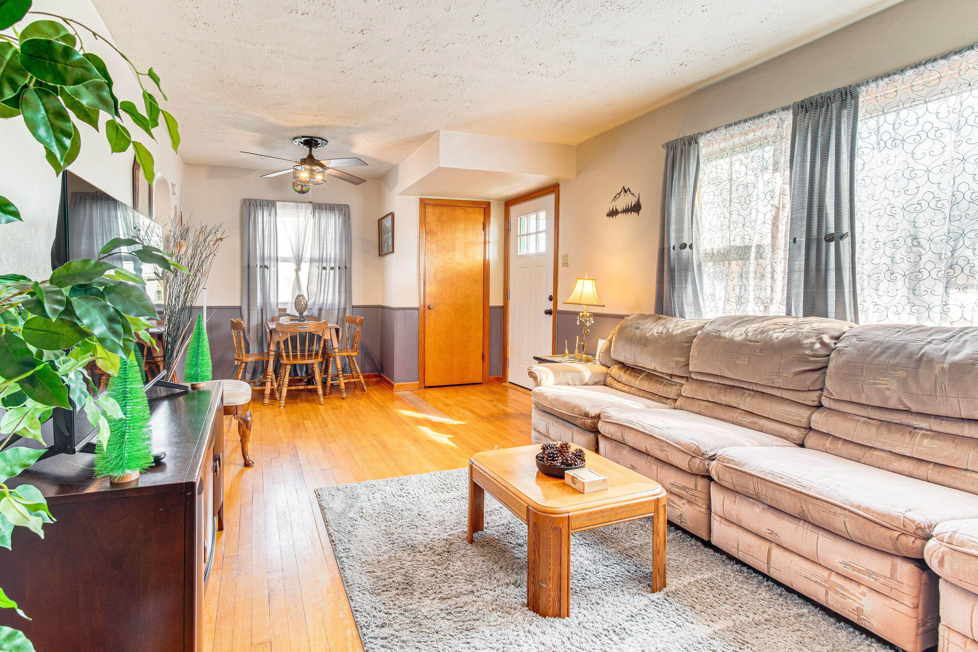 Lincoln Vacation Rental | 3BR | 1BA | 950 Sq Ft | 5 Steps Required