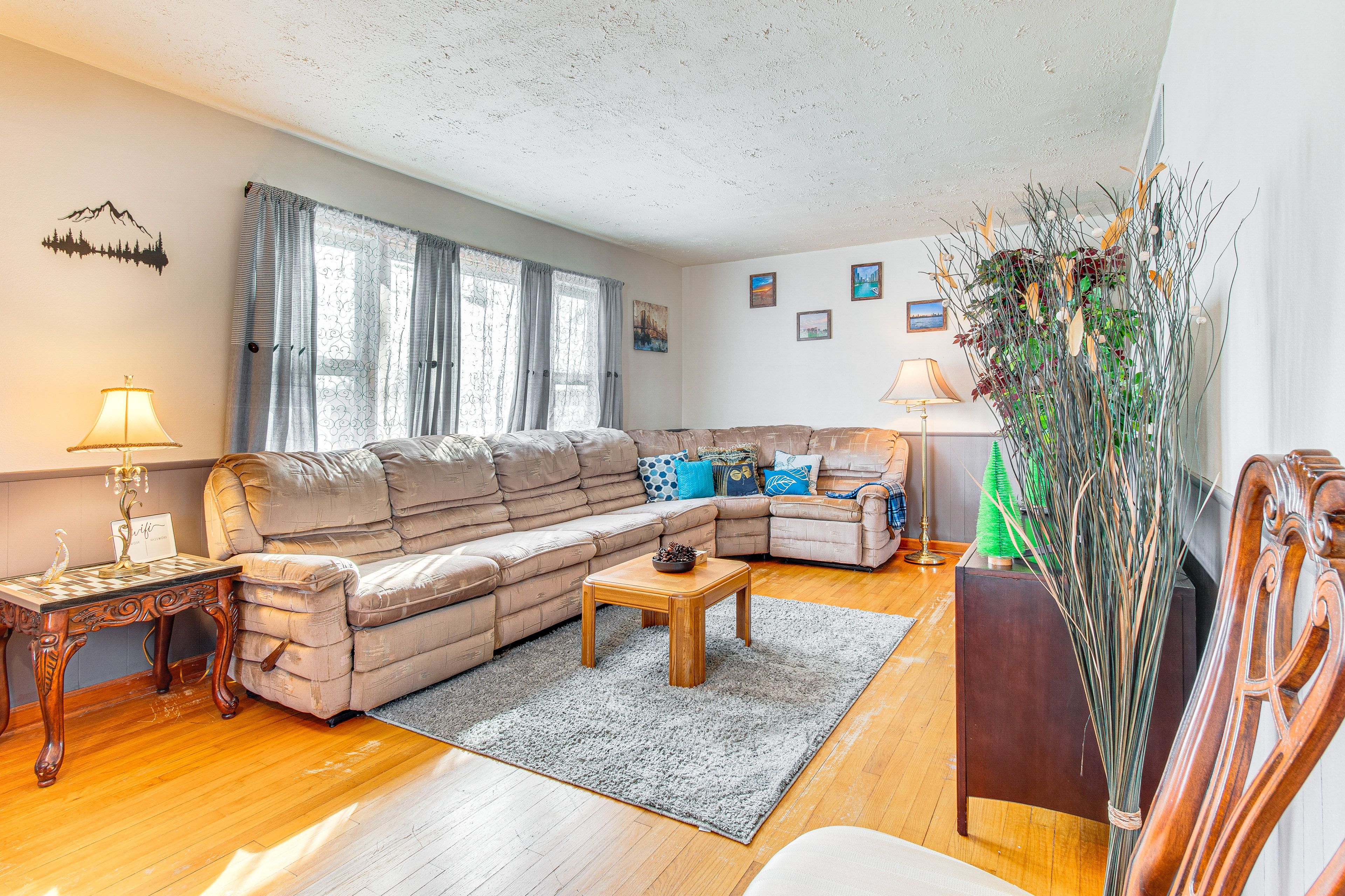 Living Room | 1st Floor | Free WiFi | Smart TV
