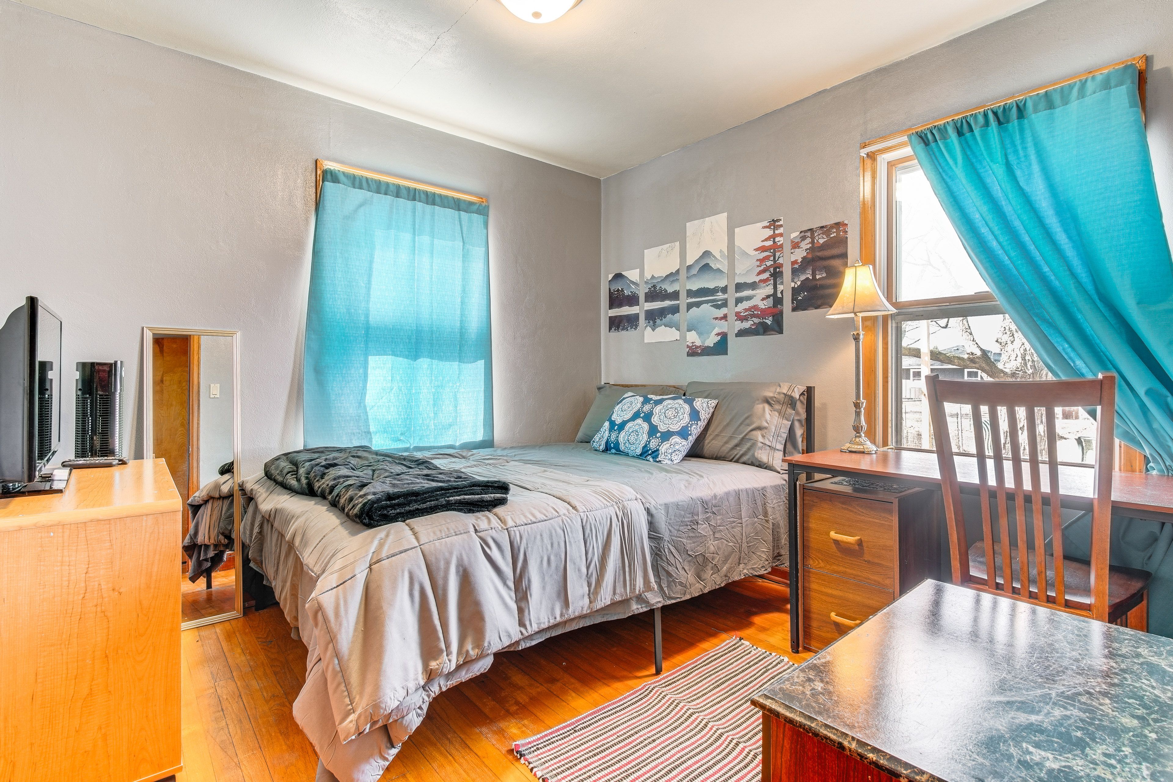 Bedroom 2 | Queen Bed | 1st Floor