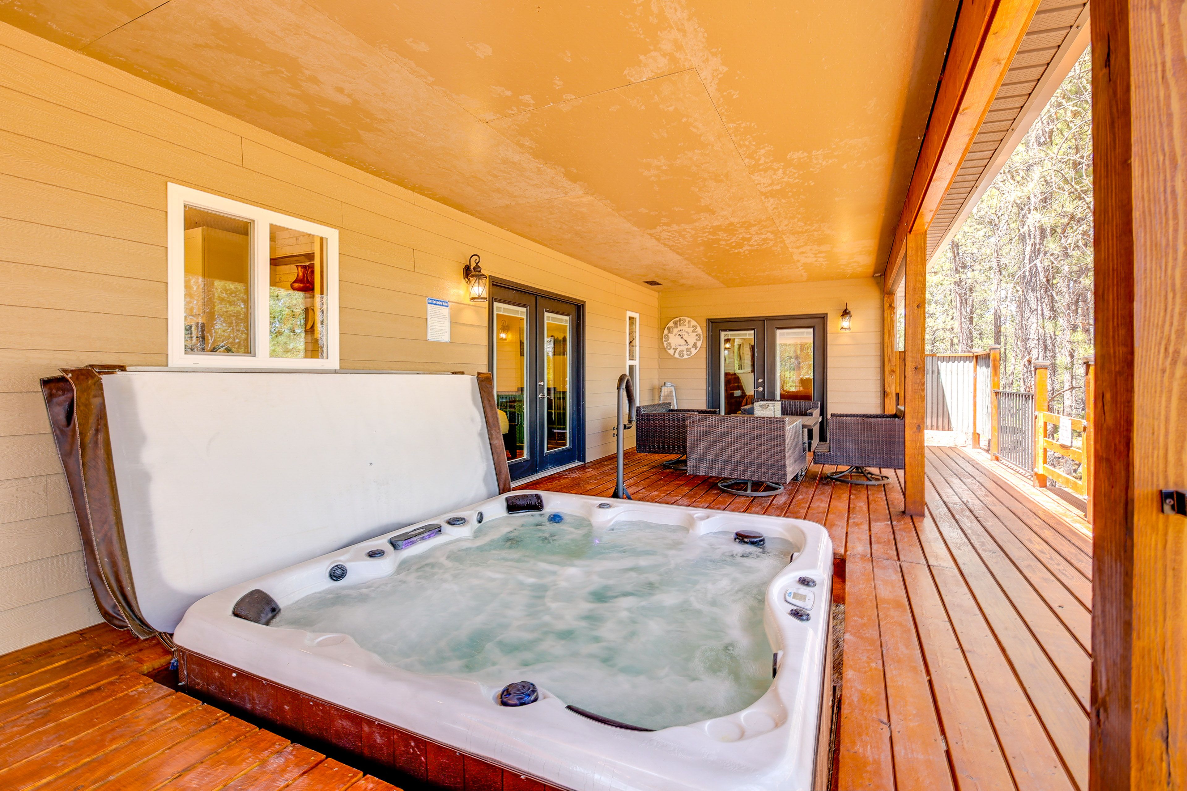 Covered Deck | Hot Tub | Outdoor Dining Set | Gas Fire Pit | Gas Grill