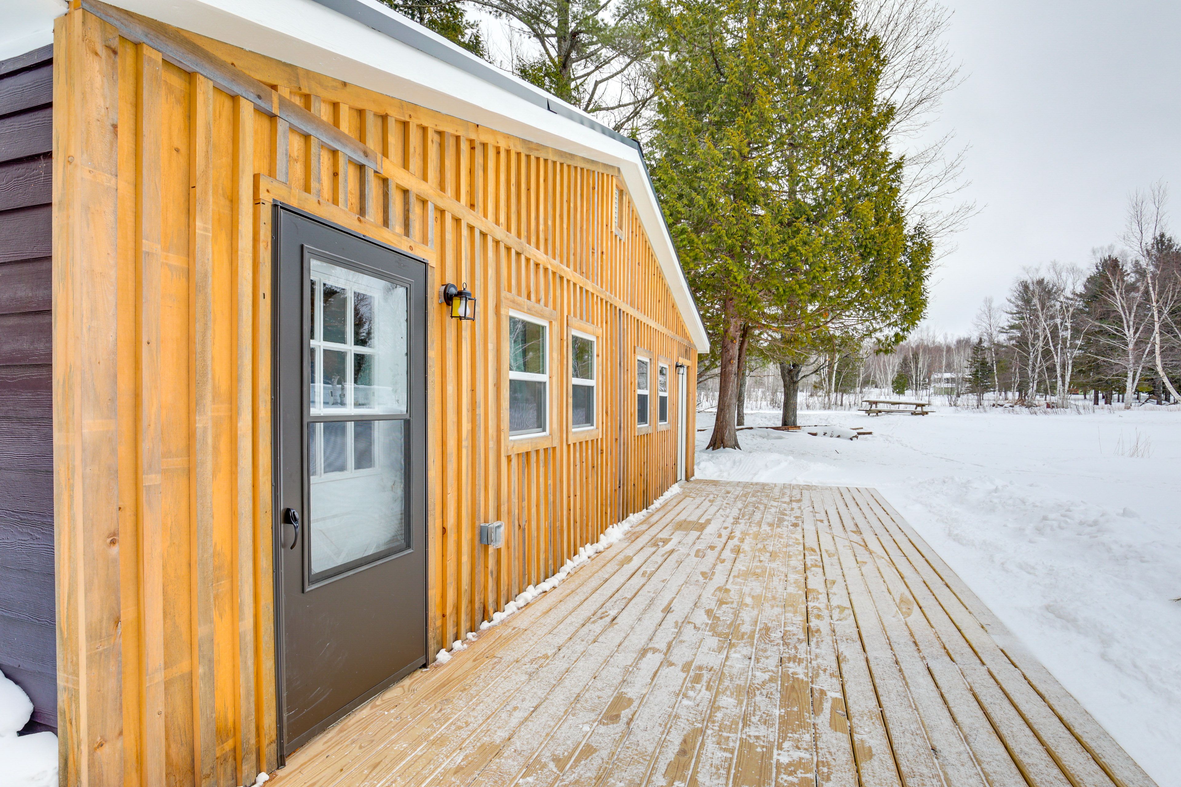 Cabin Exterior | Deck