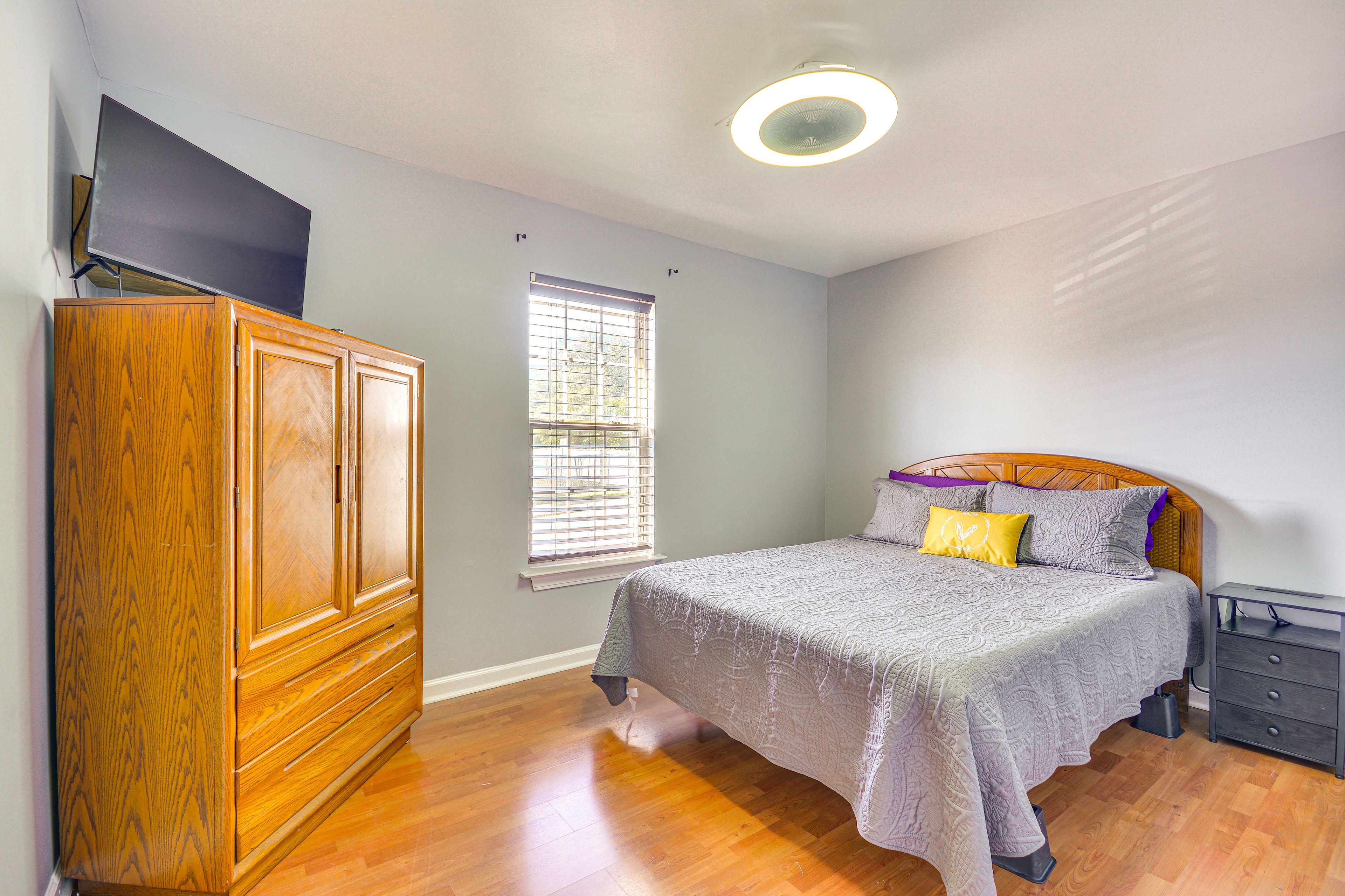 Bedroom 2 | Queen Bed | Smart TV w/ Cable
