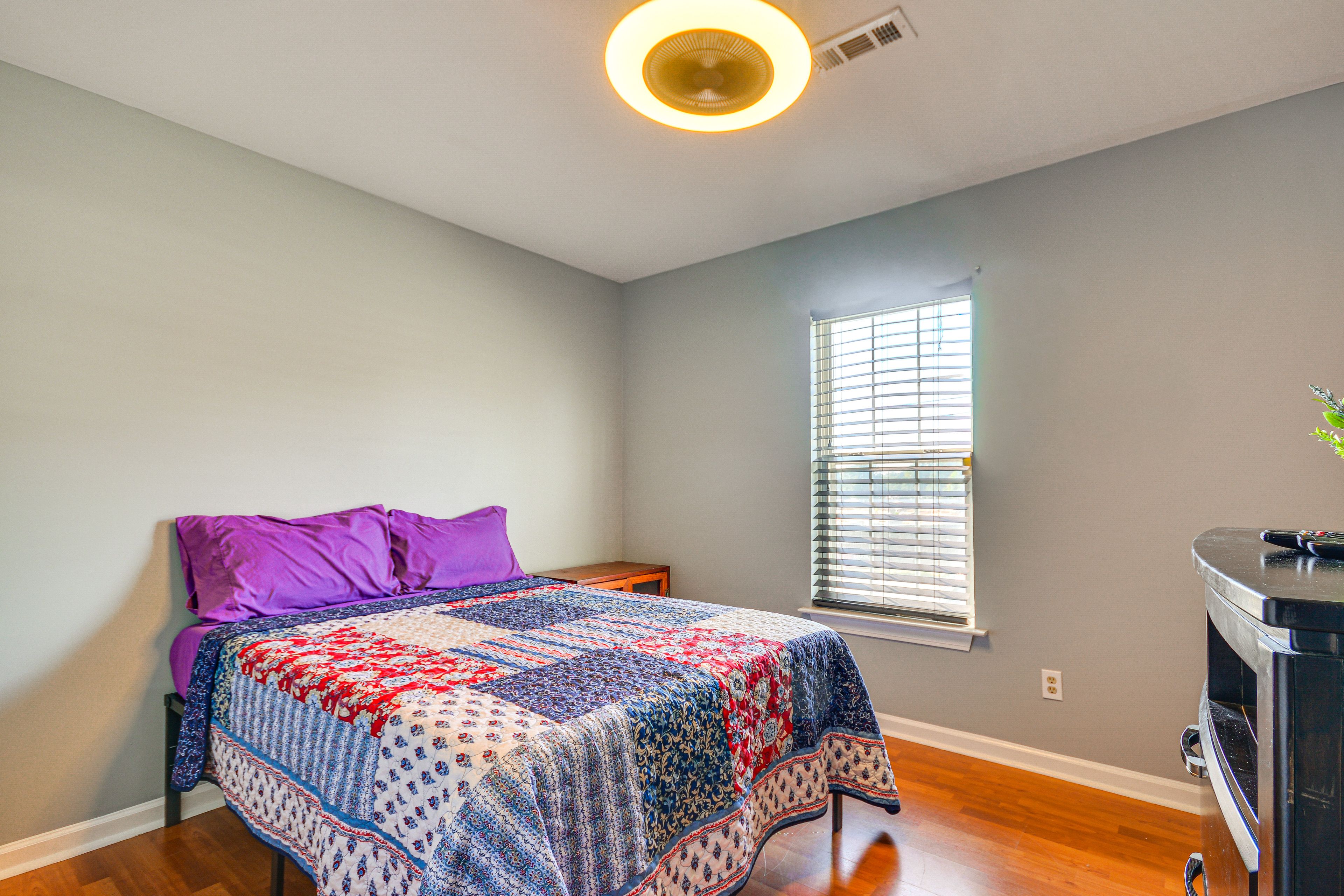 Bedroom 3 | Full Bed | Smart TV w/ Cable