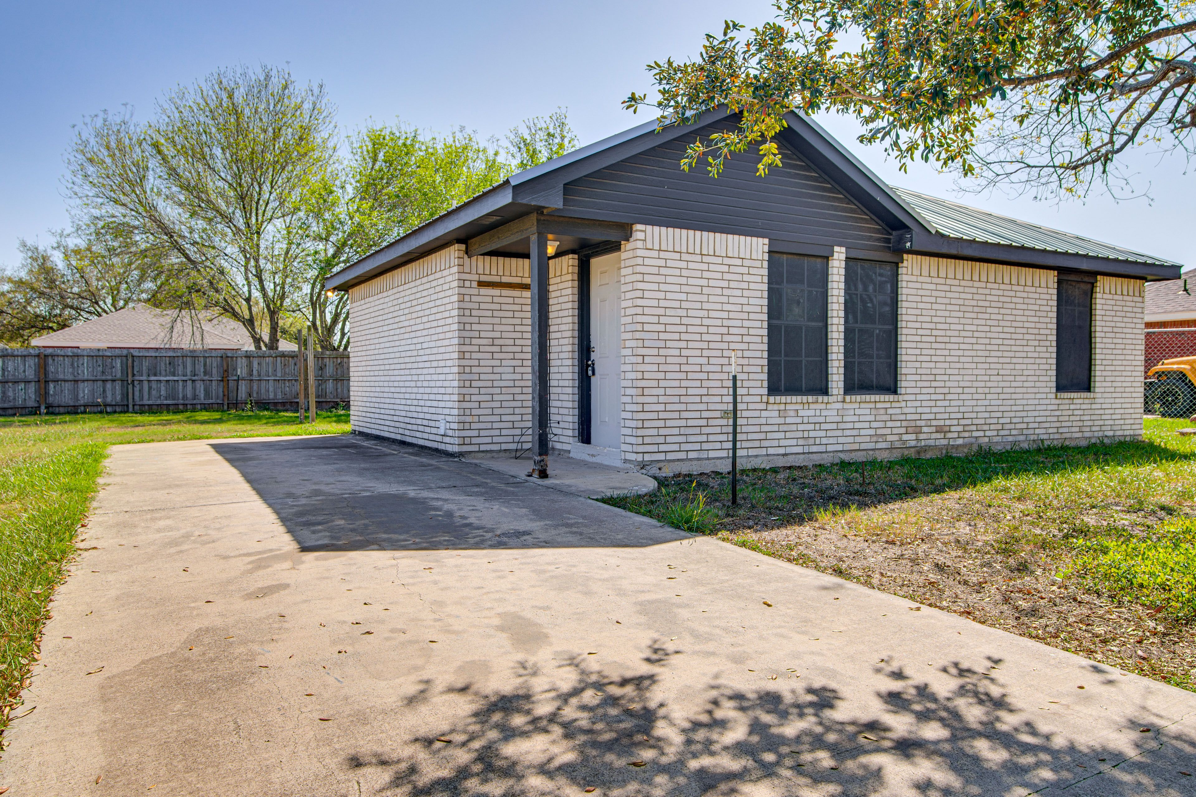 Weslaco Vacation Rental | 1BR | 1BA | 955 Sq Ft | 1 Step to Enter