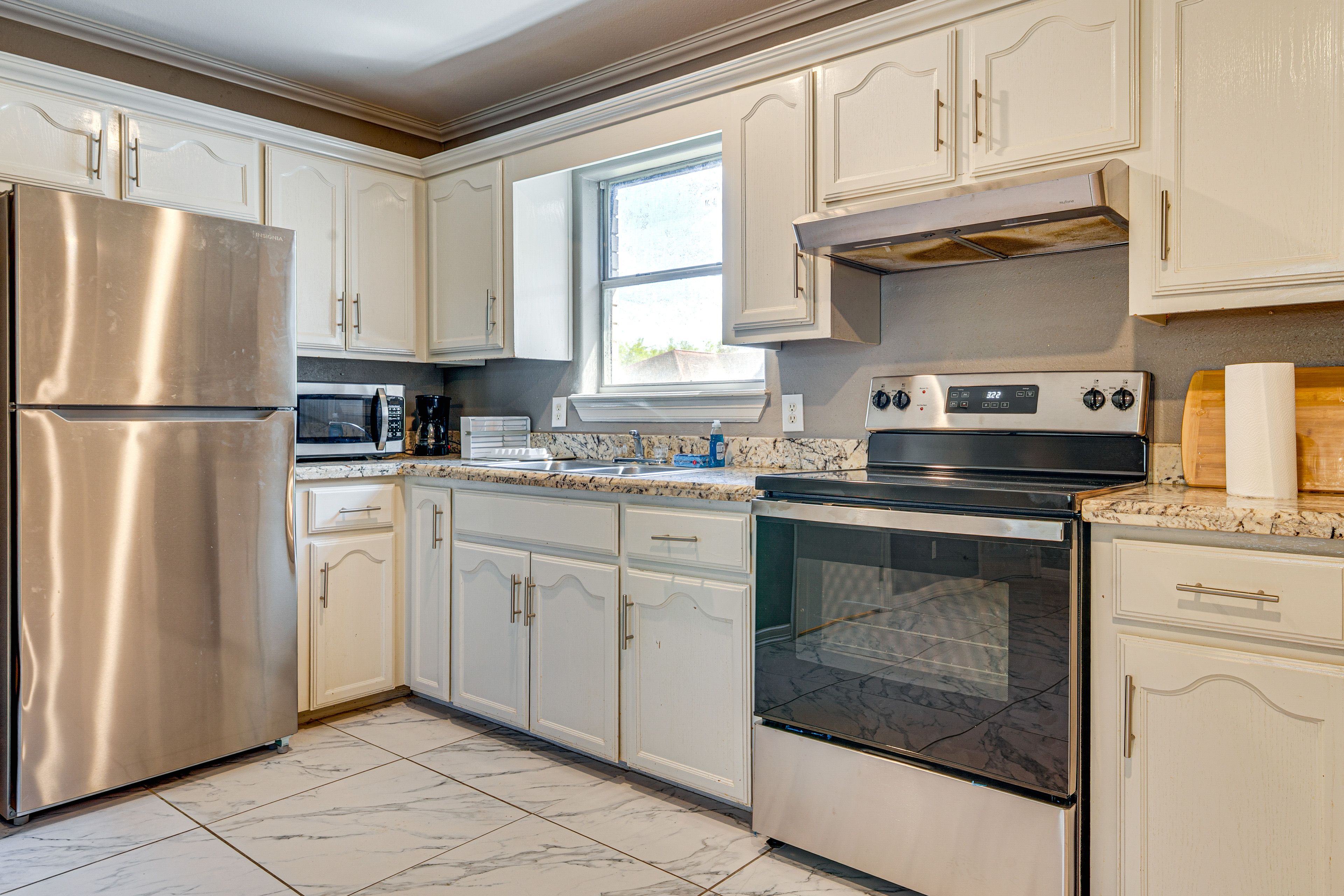 Kitchen | Drip Coffee Pot | Blender | Toaster