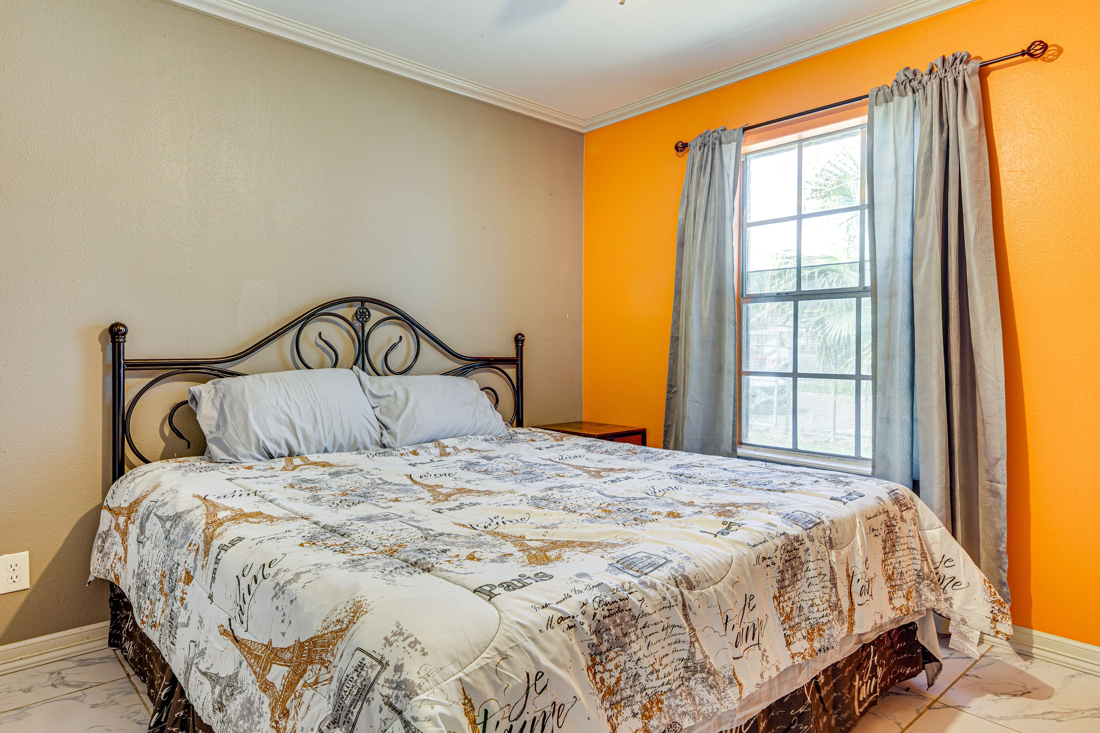 Bedroom | King Bed