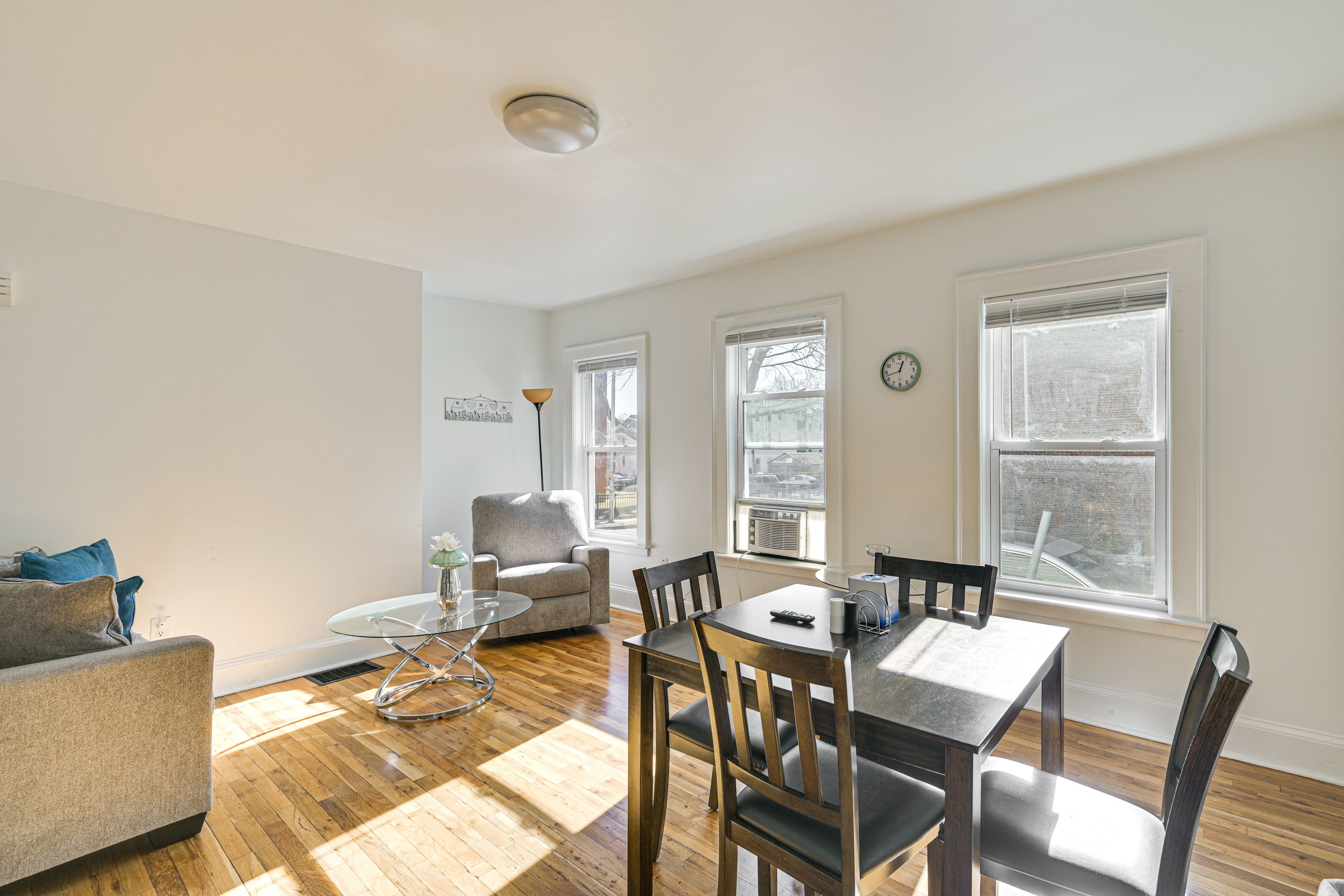 Living & Dining Area | Central A/C & Heating | Free WiFi