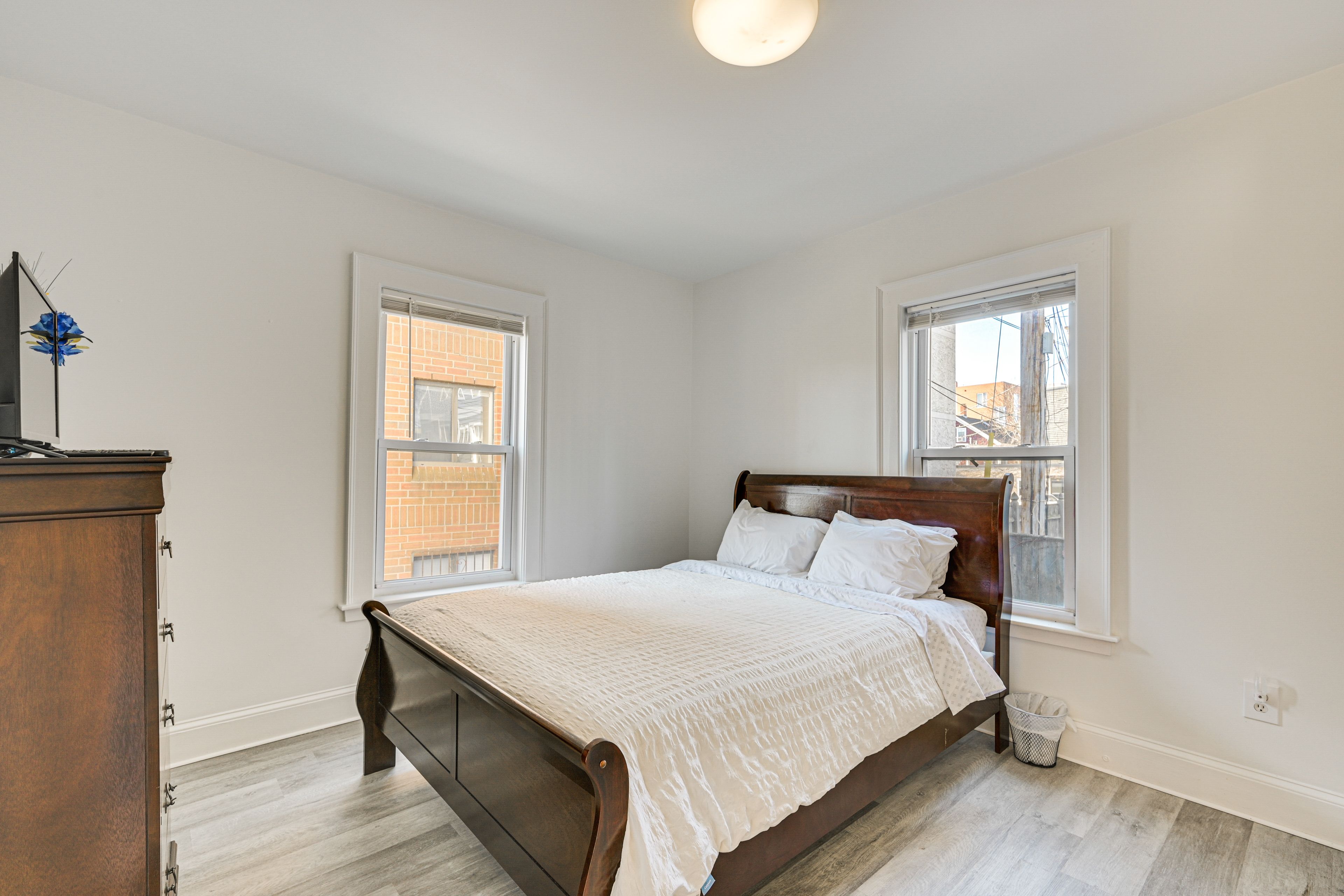Bedroom 2 | Queen Bed | Smart TV