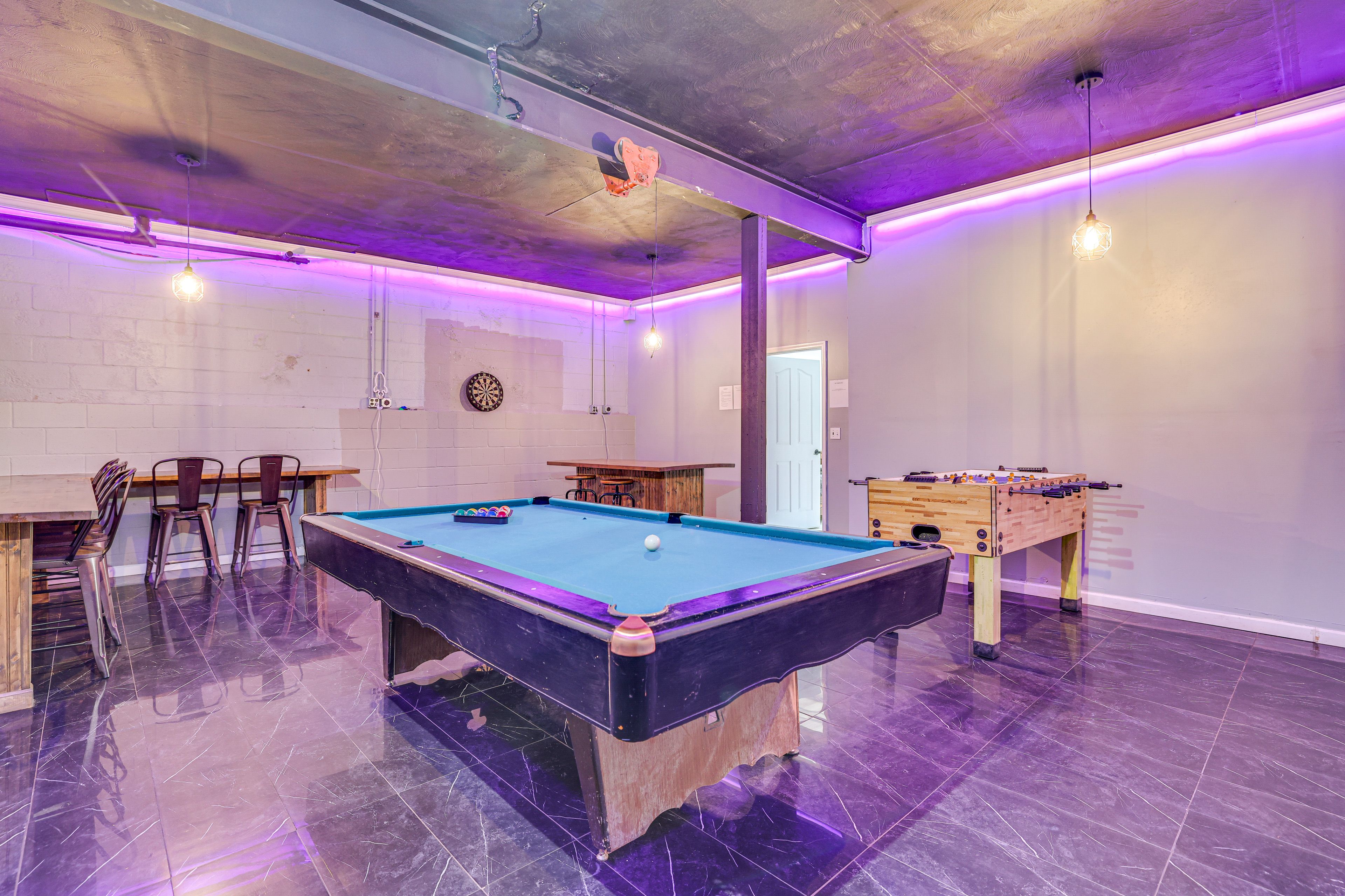 Game Room | Free WiFi | Smart TVs