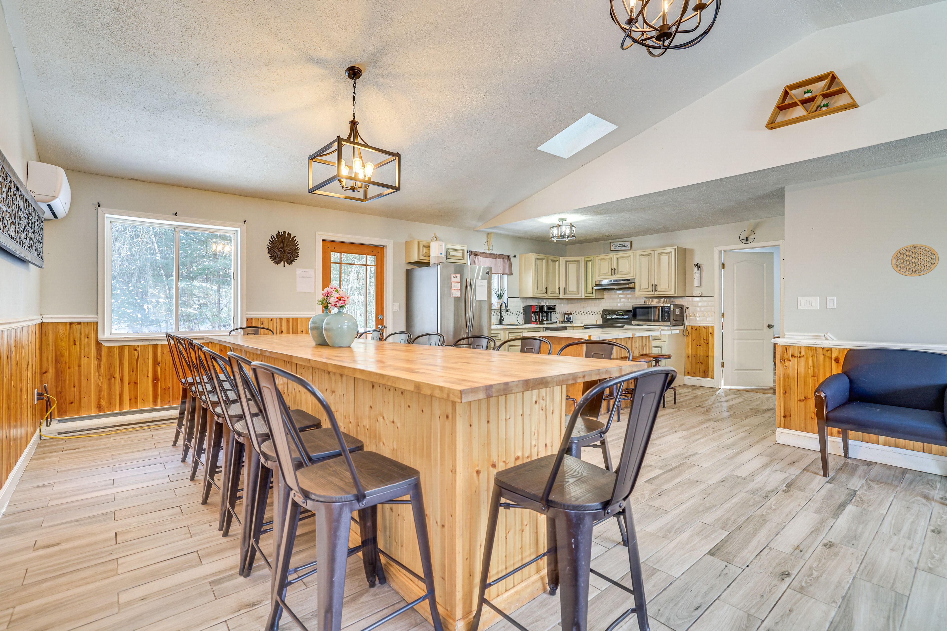 Dining Area | Dishware & Flatware | Main Level