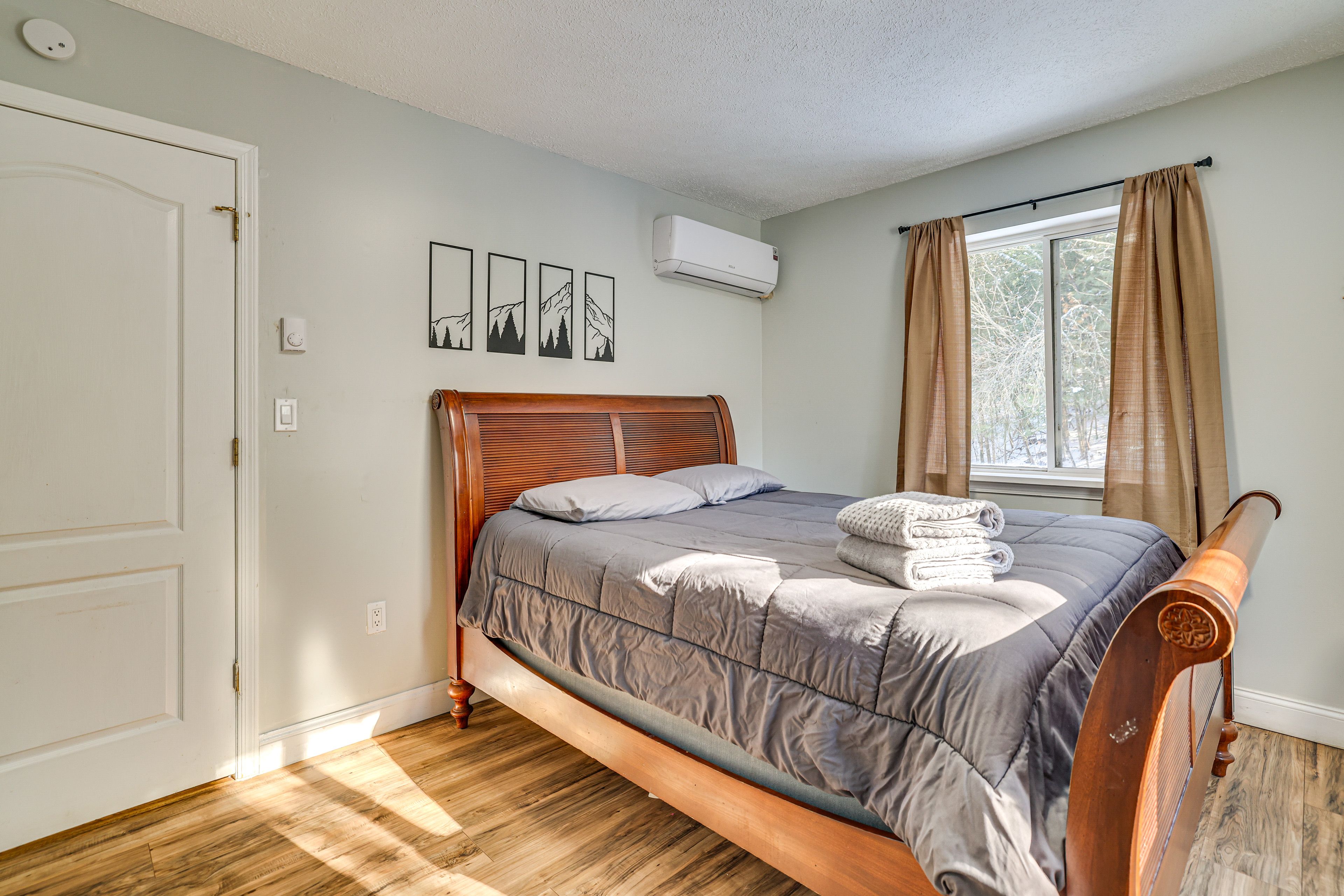 Bedroom 2 | Queen Bed | Upper Level