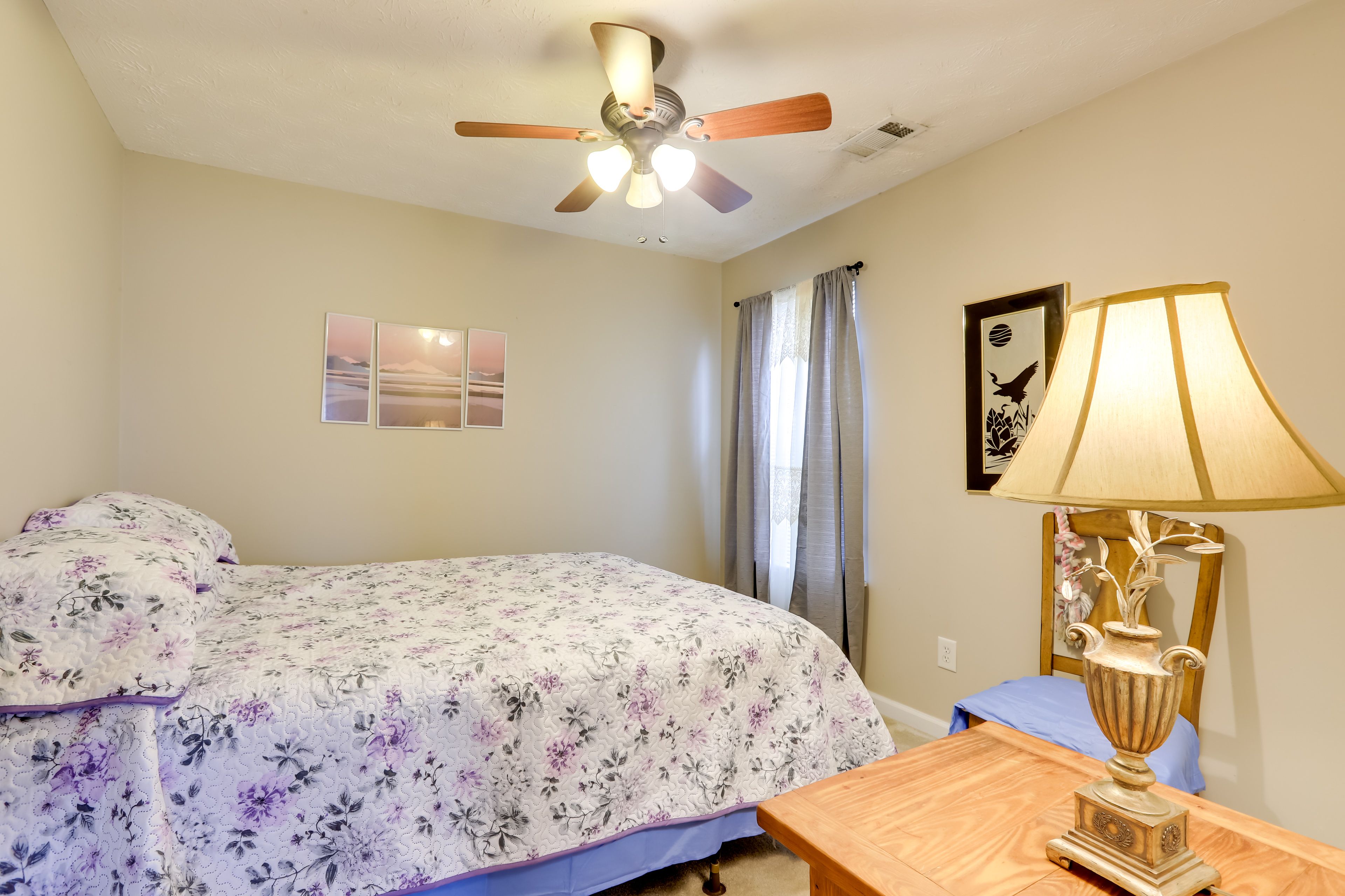 Bedroom 2 | Queen Bed | Ceiling Fan