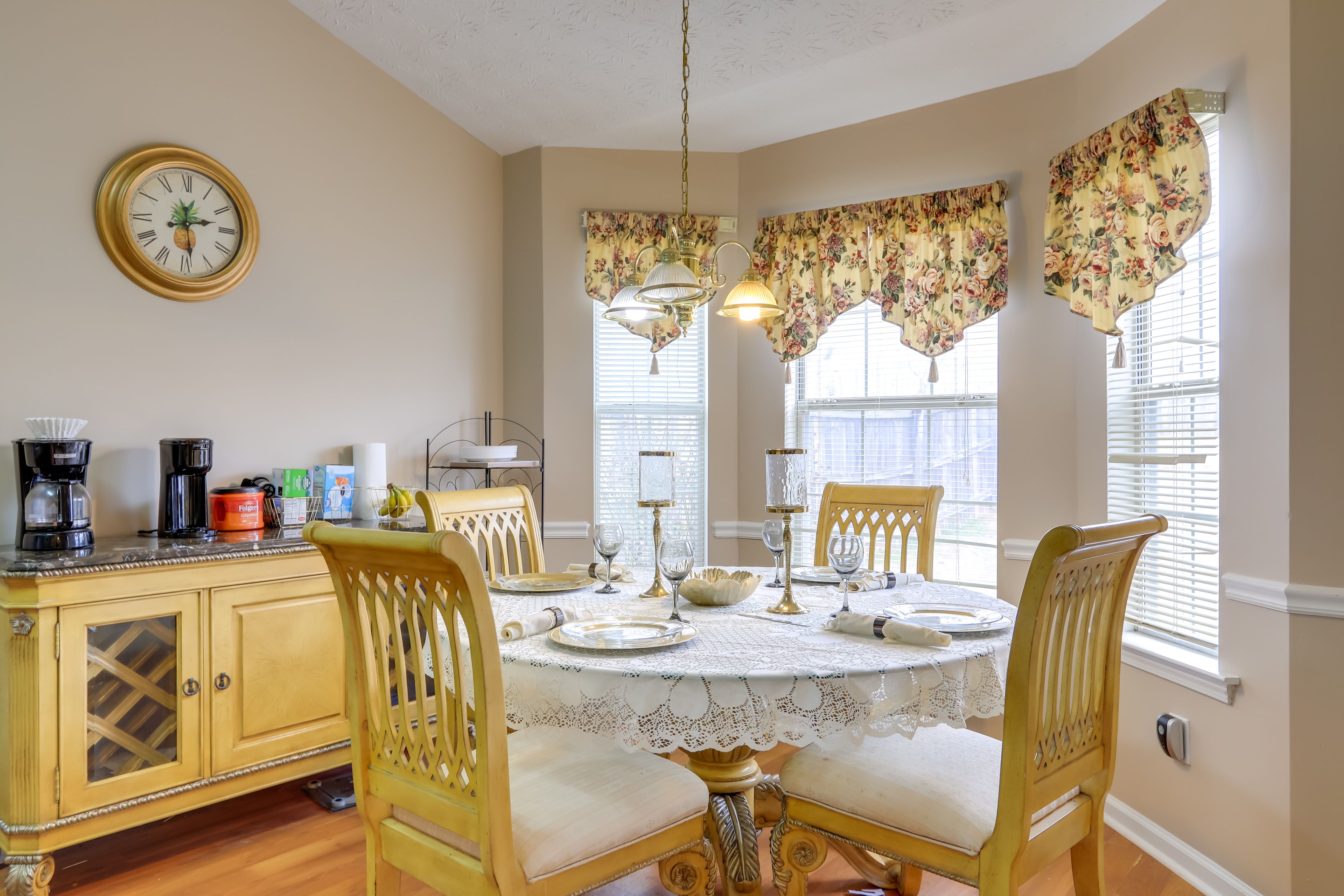 Dining Area | Dining Table | Dishware/Flatware