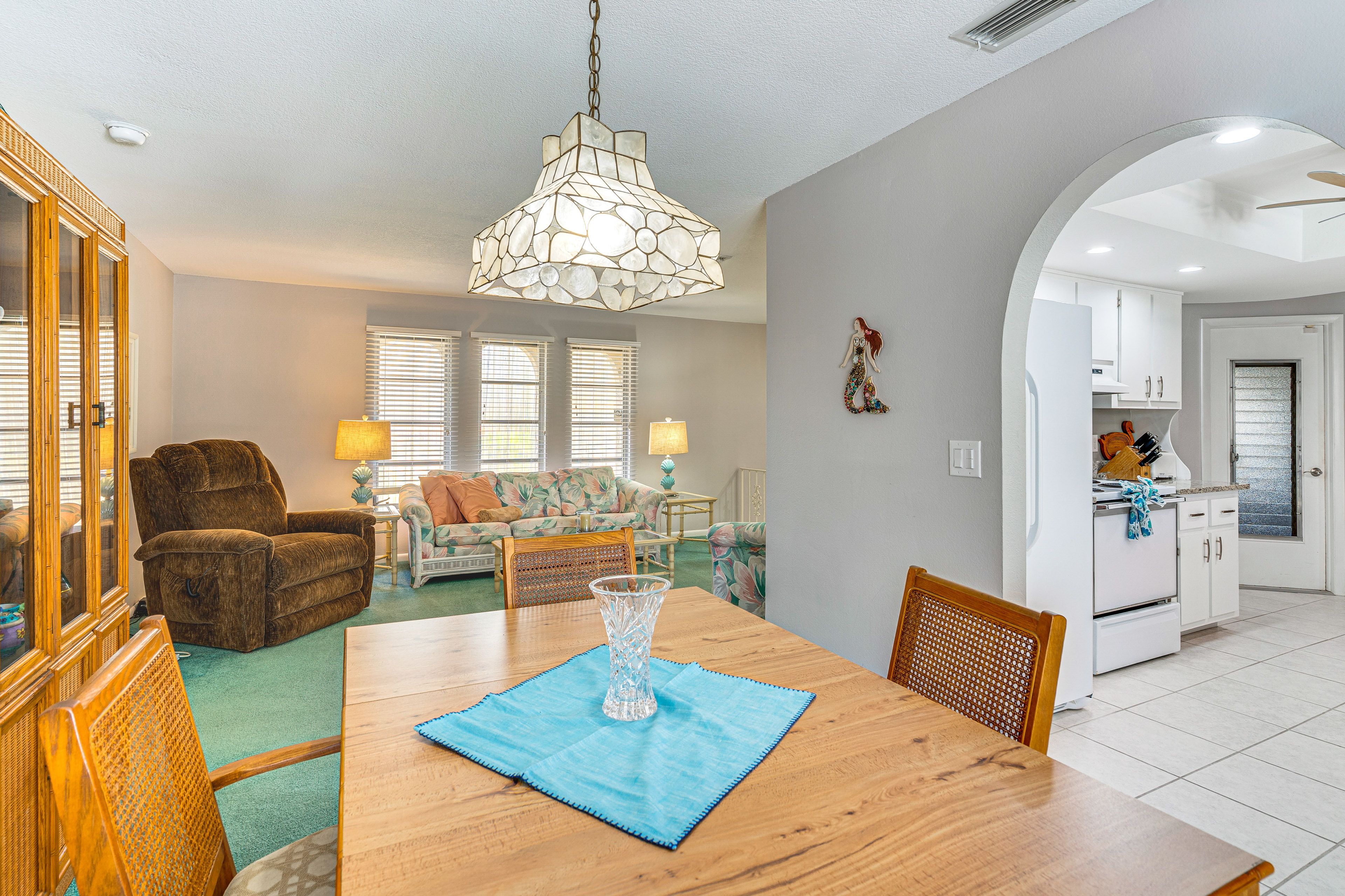 Dining Area | Dishware/Flatware Provided