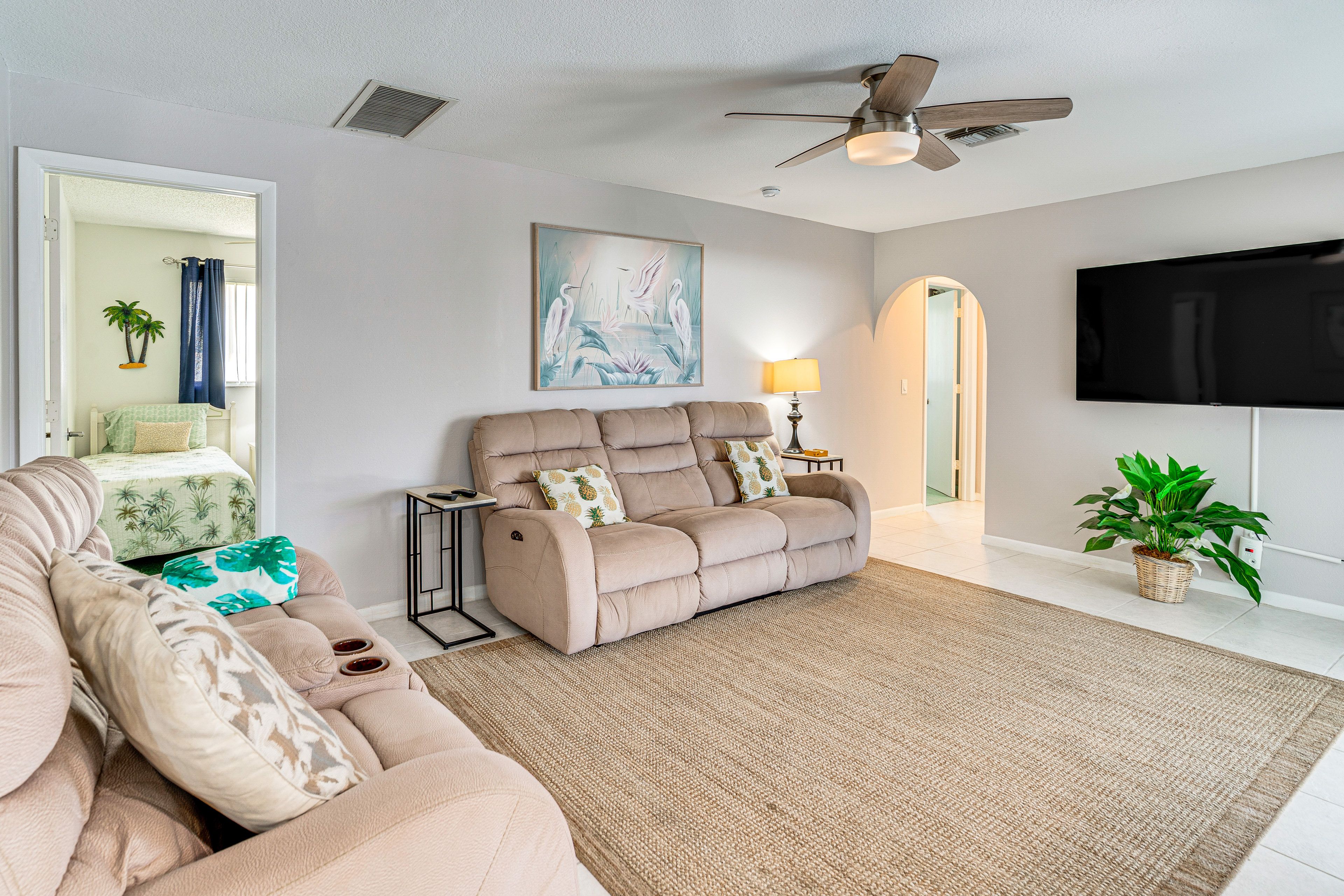 Family Room | Flat-Screen TV | Free WiFi | Central Air Conditioning/Heat