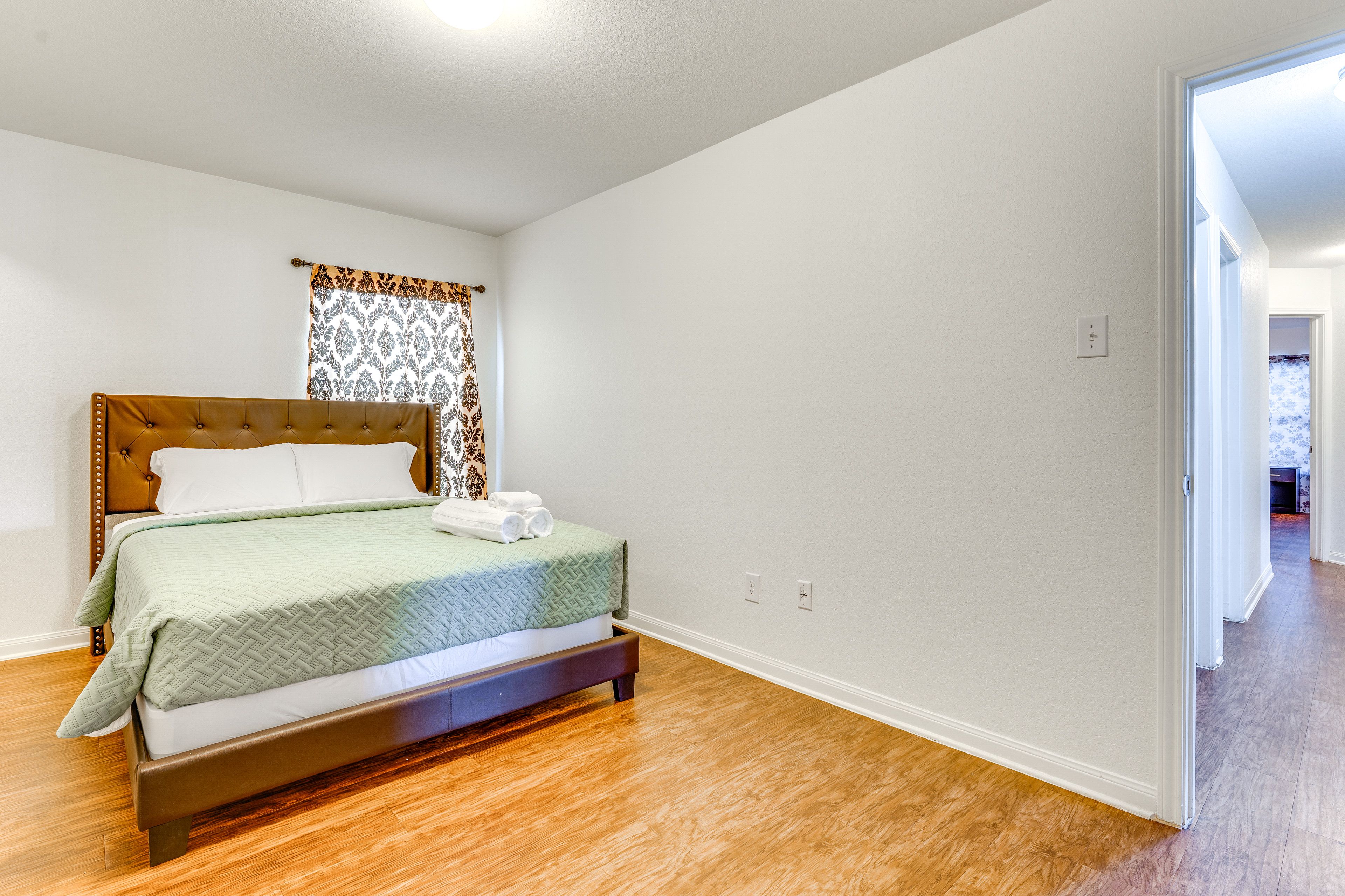 Bedroom 2 | Queen Bed