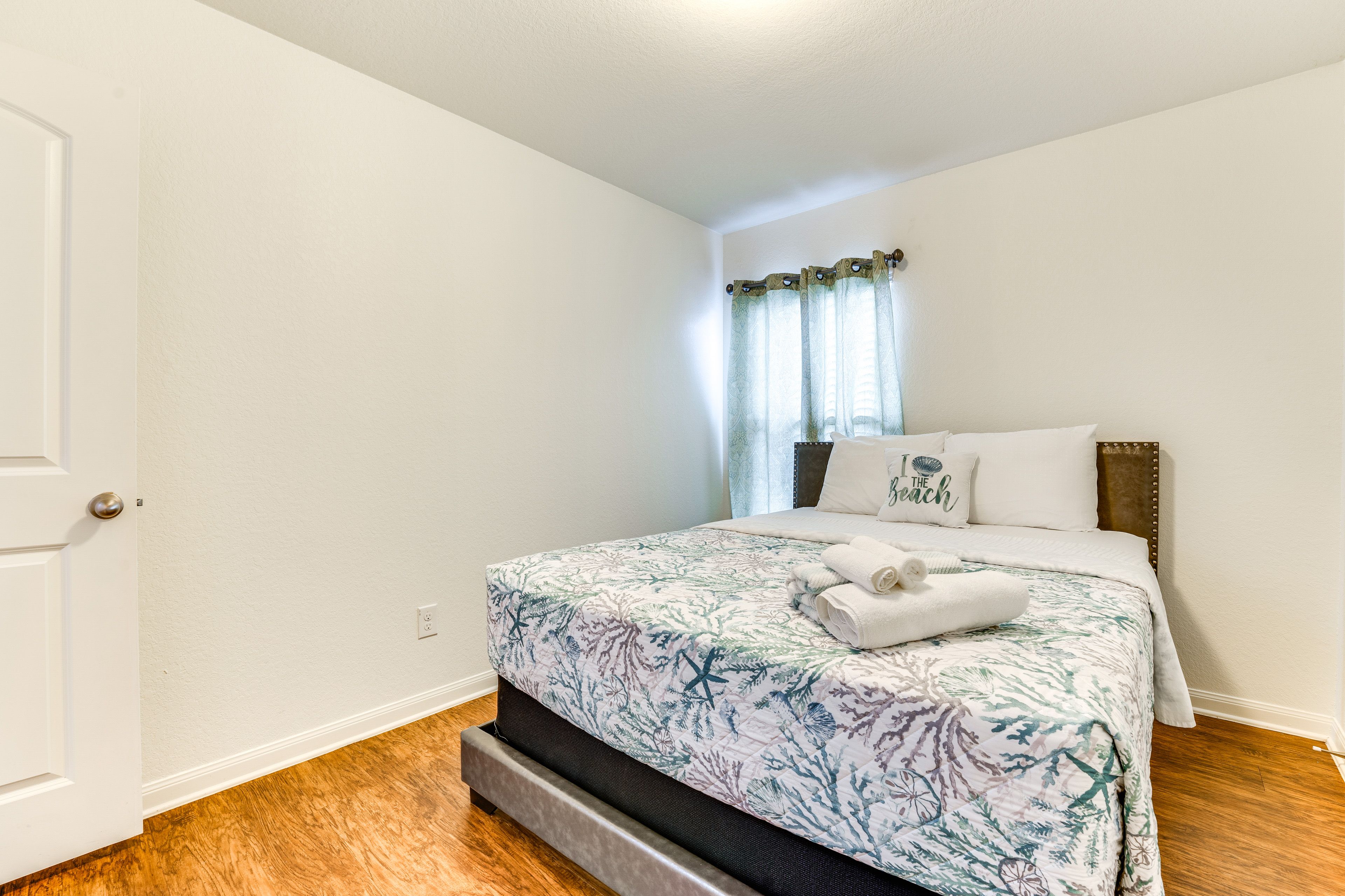 Bedroom 3 | Queen Bed