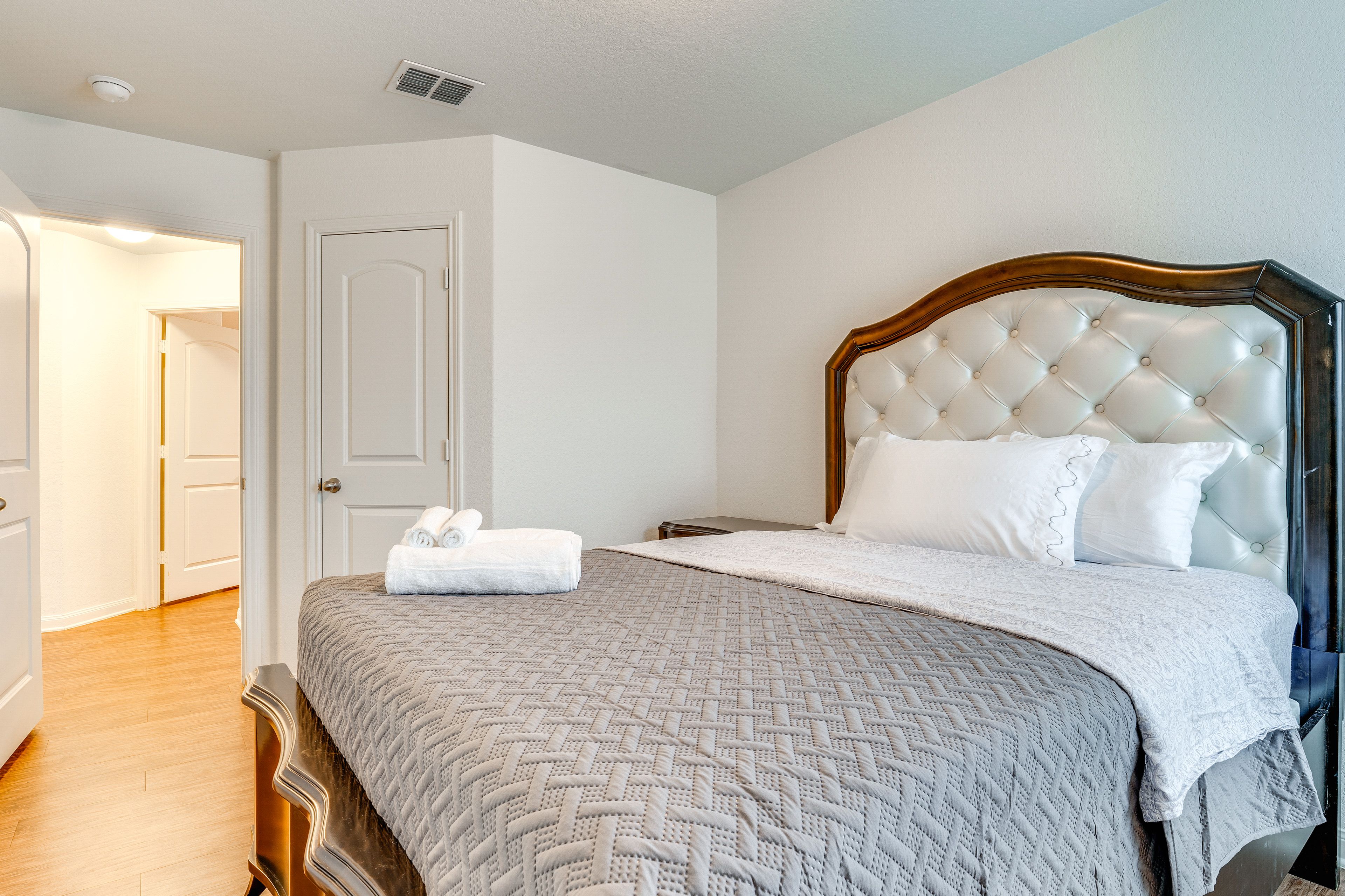 Bedroom 4 | Queen Bed