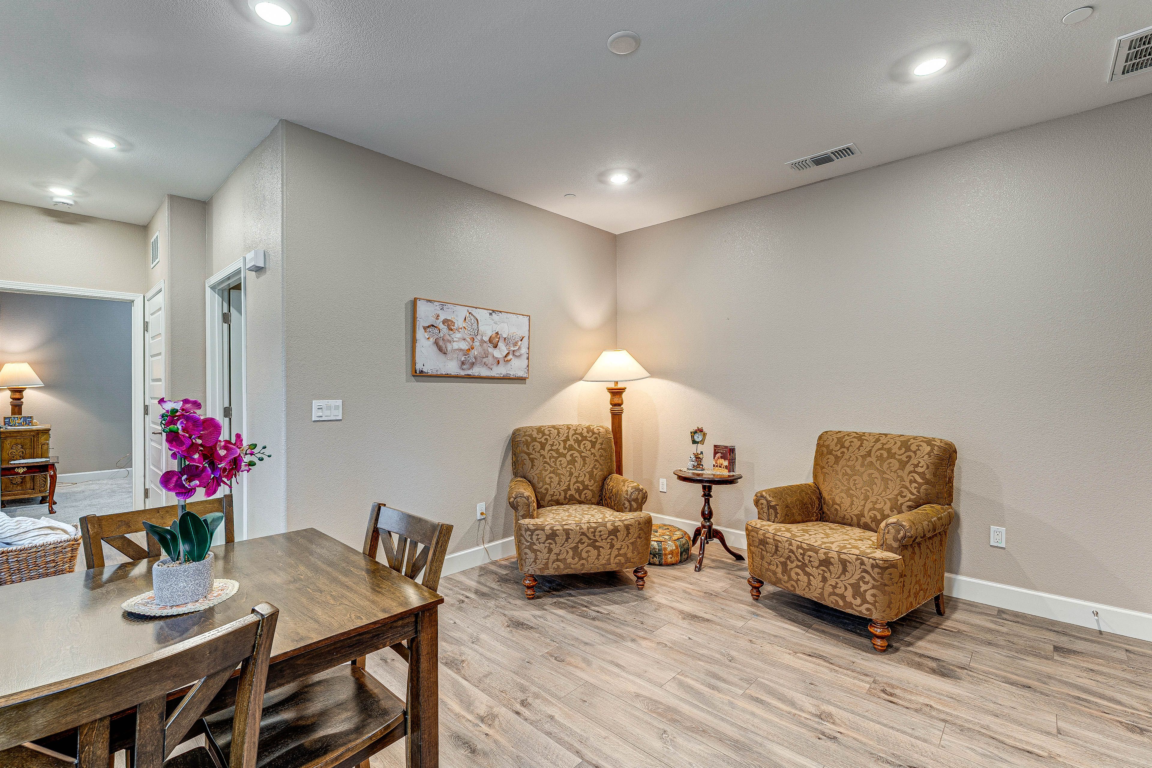 Living & Dining Space | Free WiFi | Smart TV | Central A/C & Heating