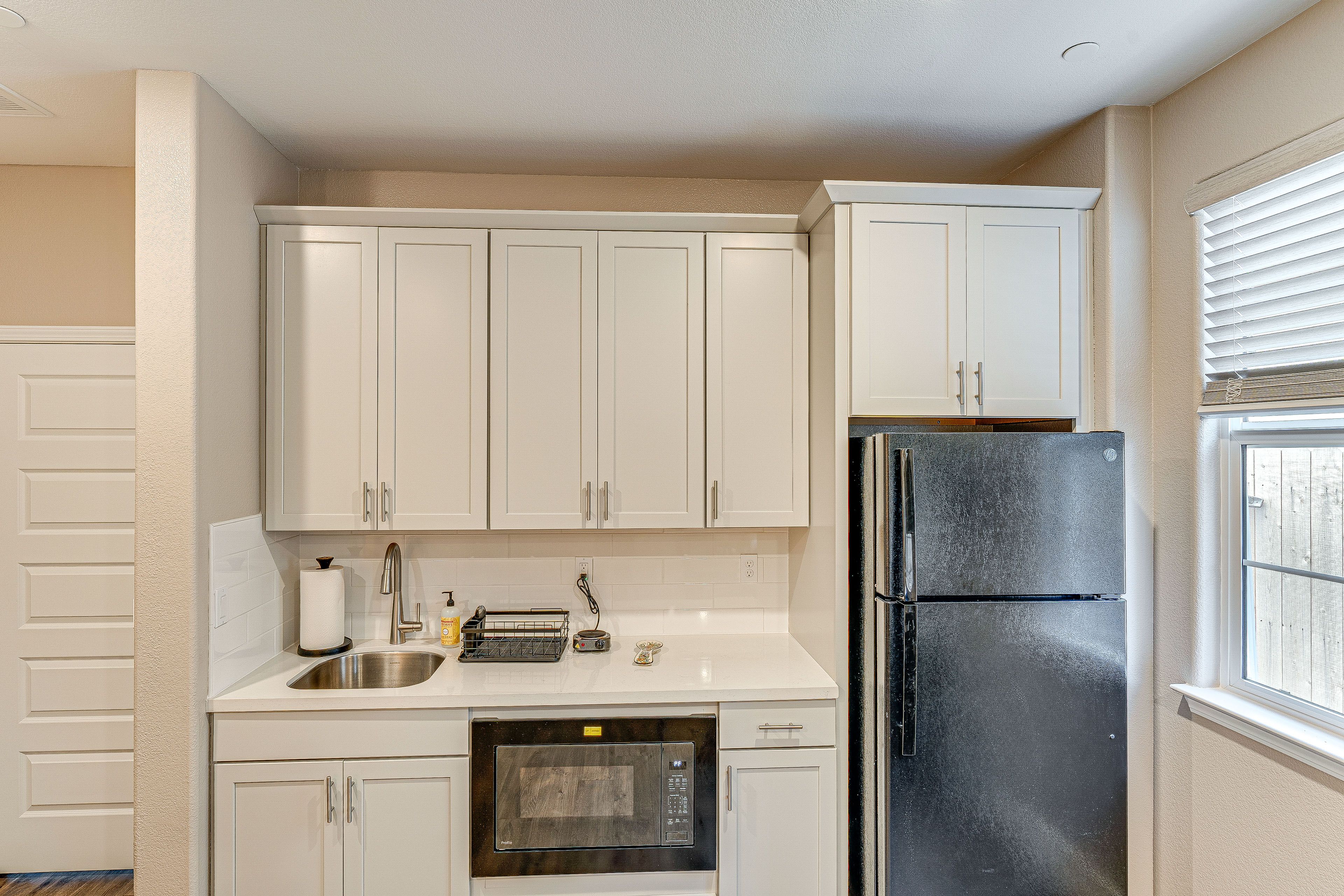 Kitchenette | Hot Plate | Drip Coffee Pot
