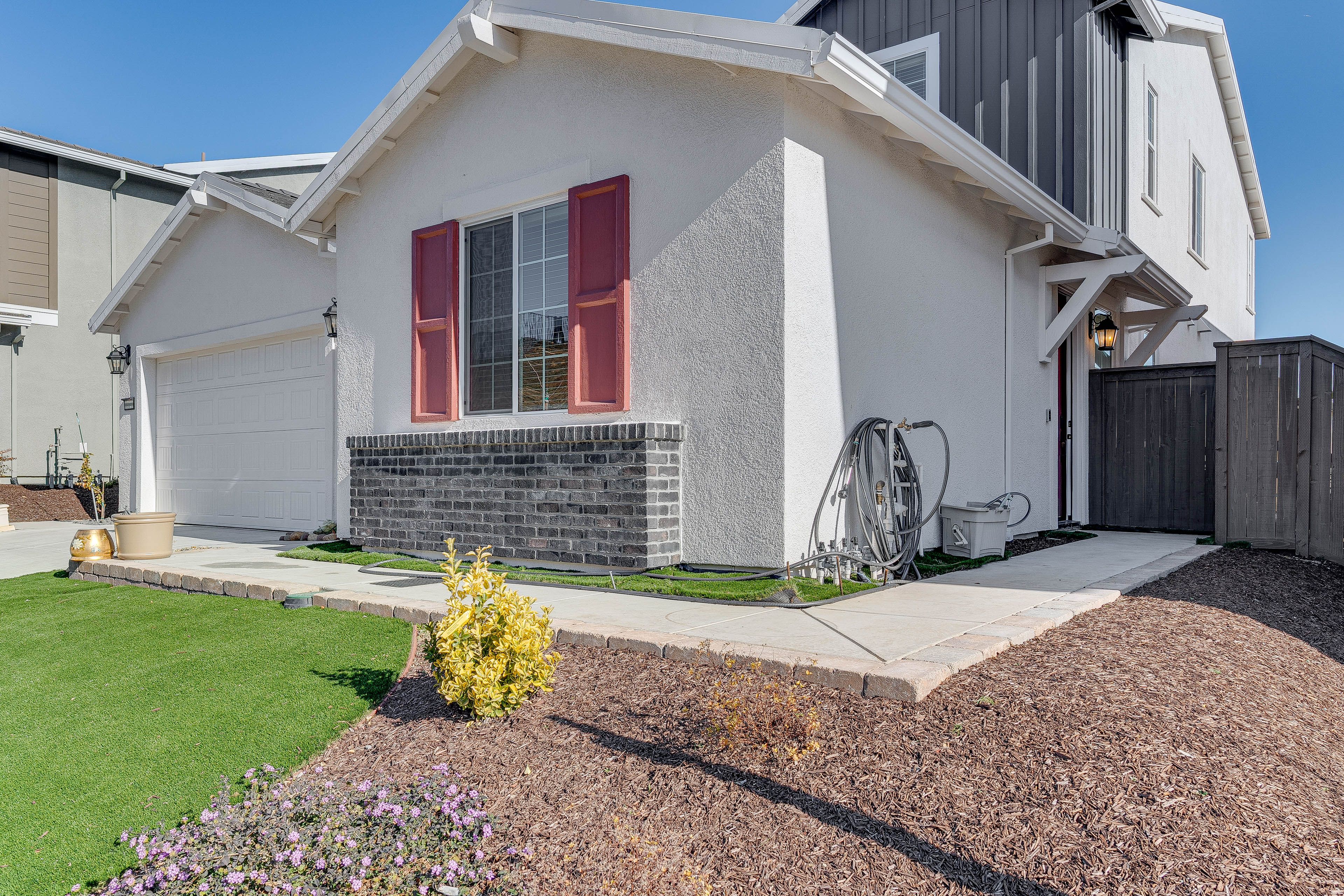 Property Exterior | Free Street Parking