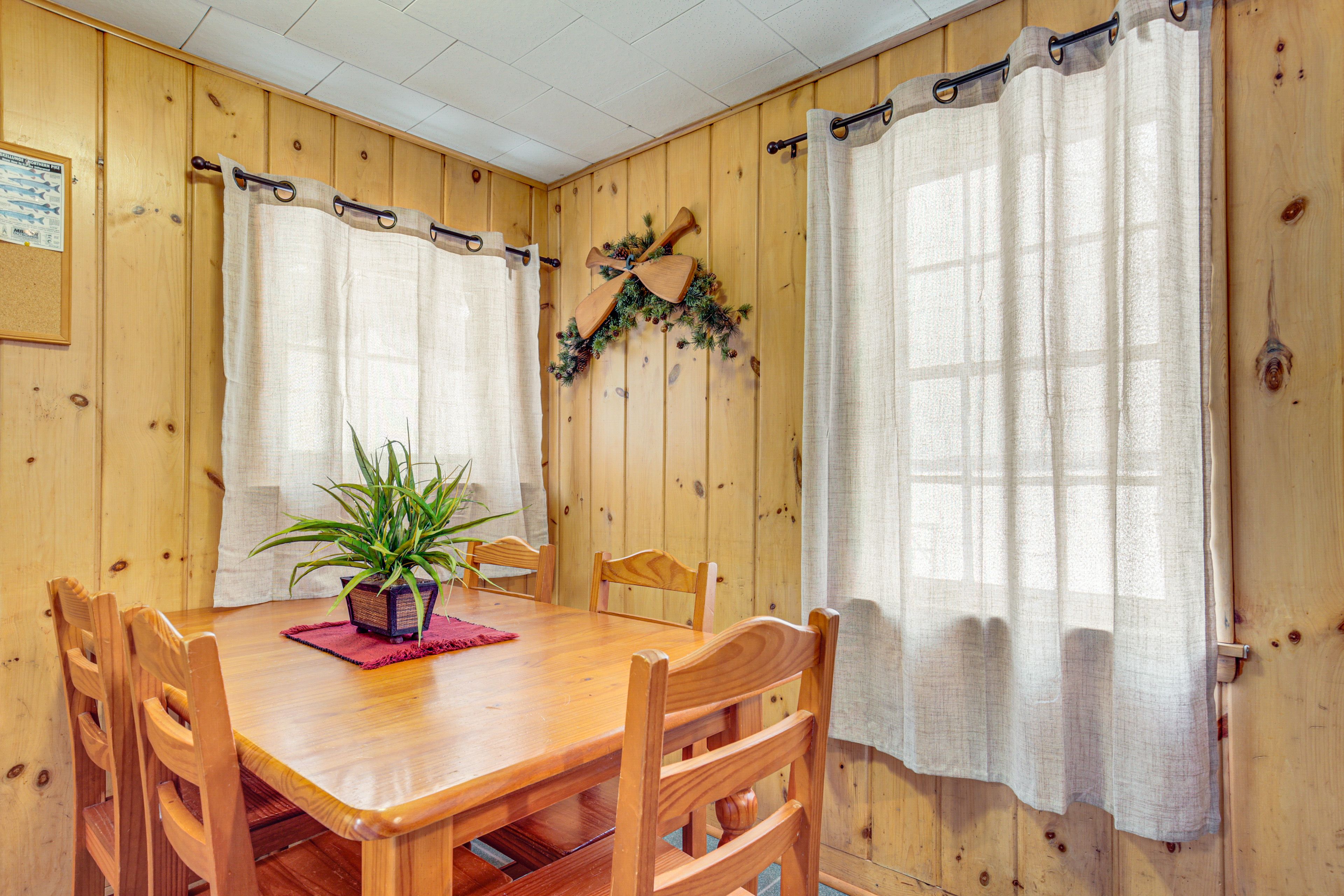 Dining Area | Dishware/Flatware