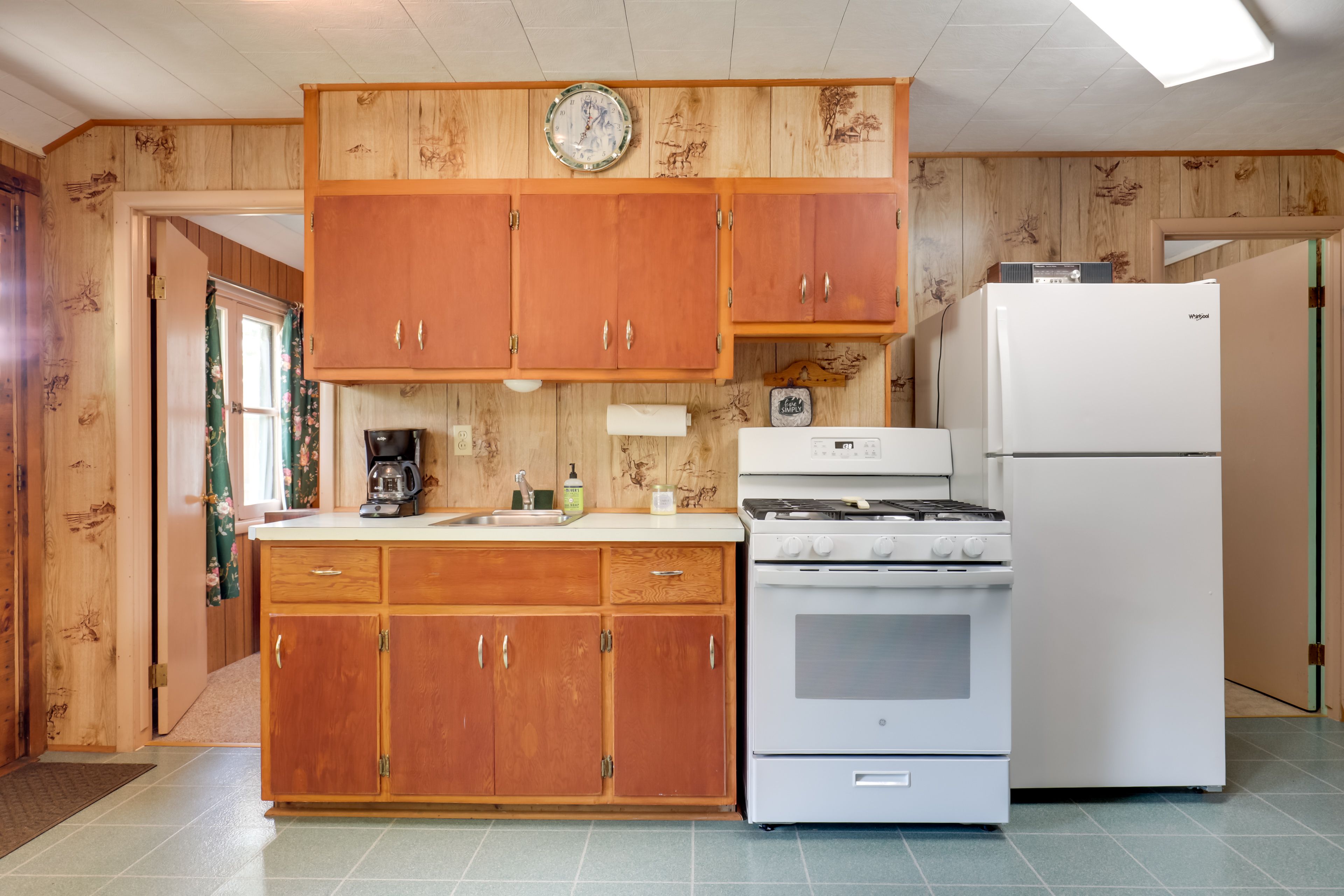 Kitchen | Trash Bags & Paper Towels