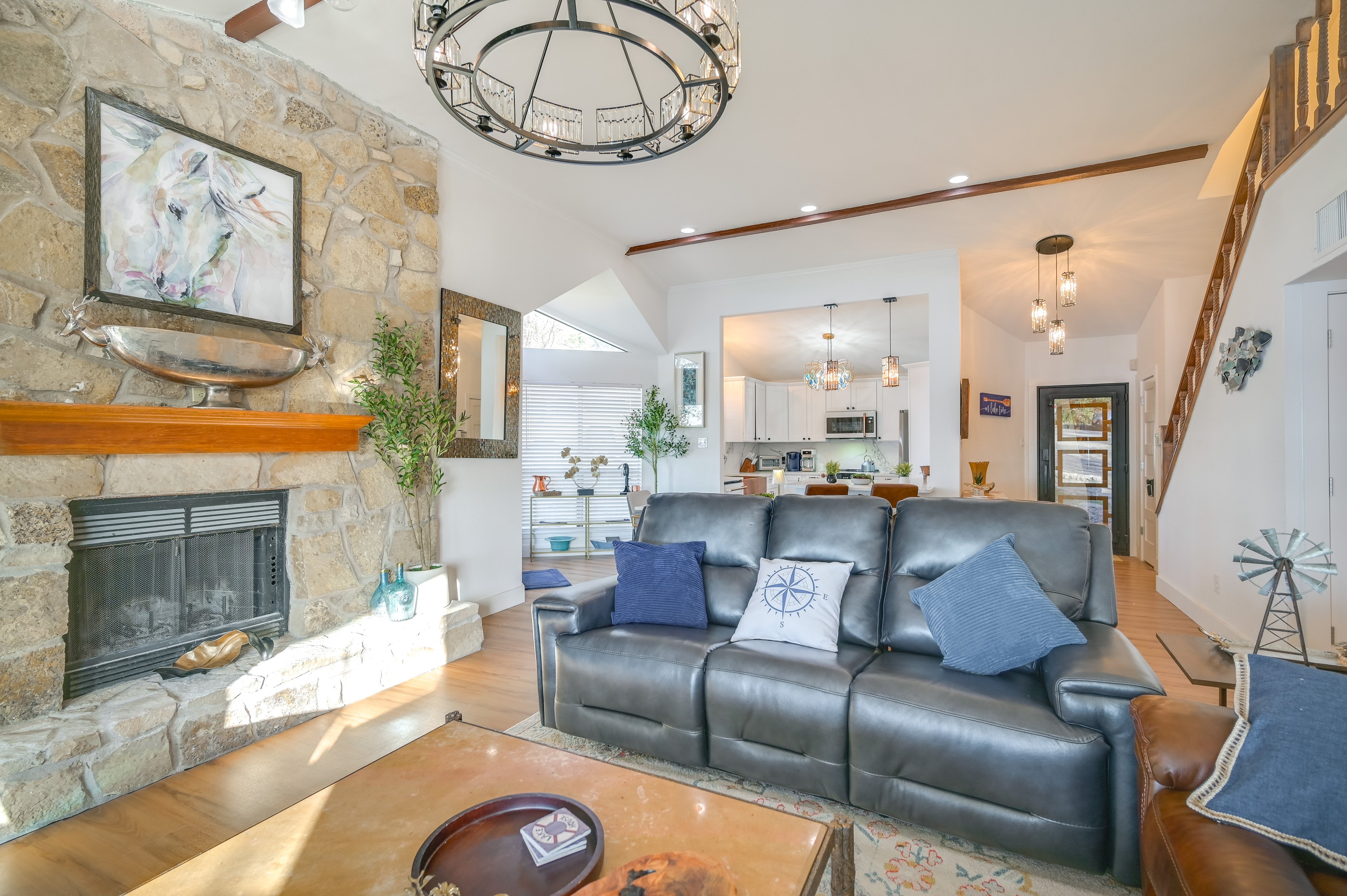 Living Room | Free WiFi | Smart TV | 1st Floor